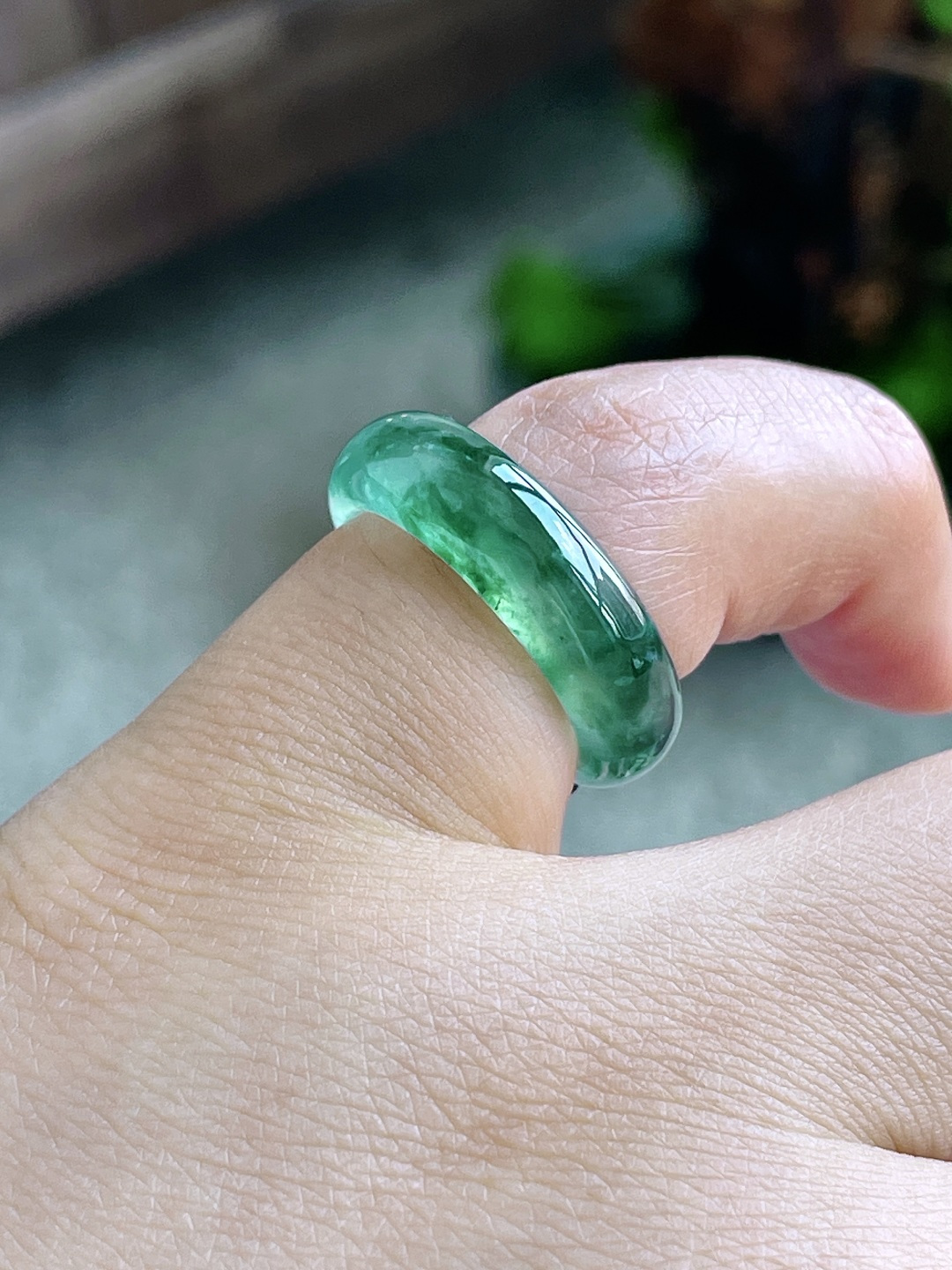 【裸石】冰种飘花戒圈指环【说明】缅甸 性比高  【尺寸】6-4【圈口】10号【重量】4克