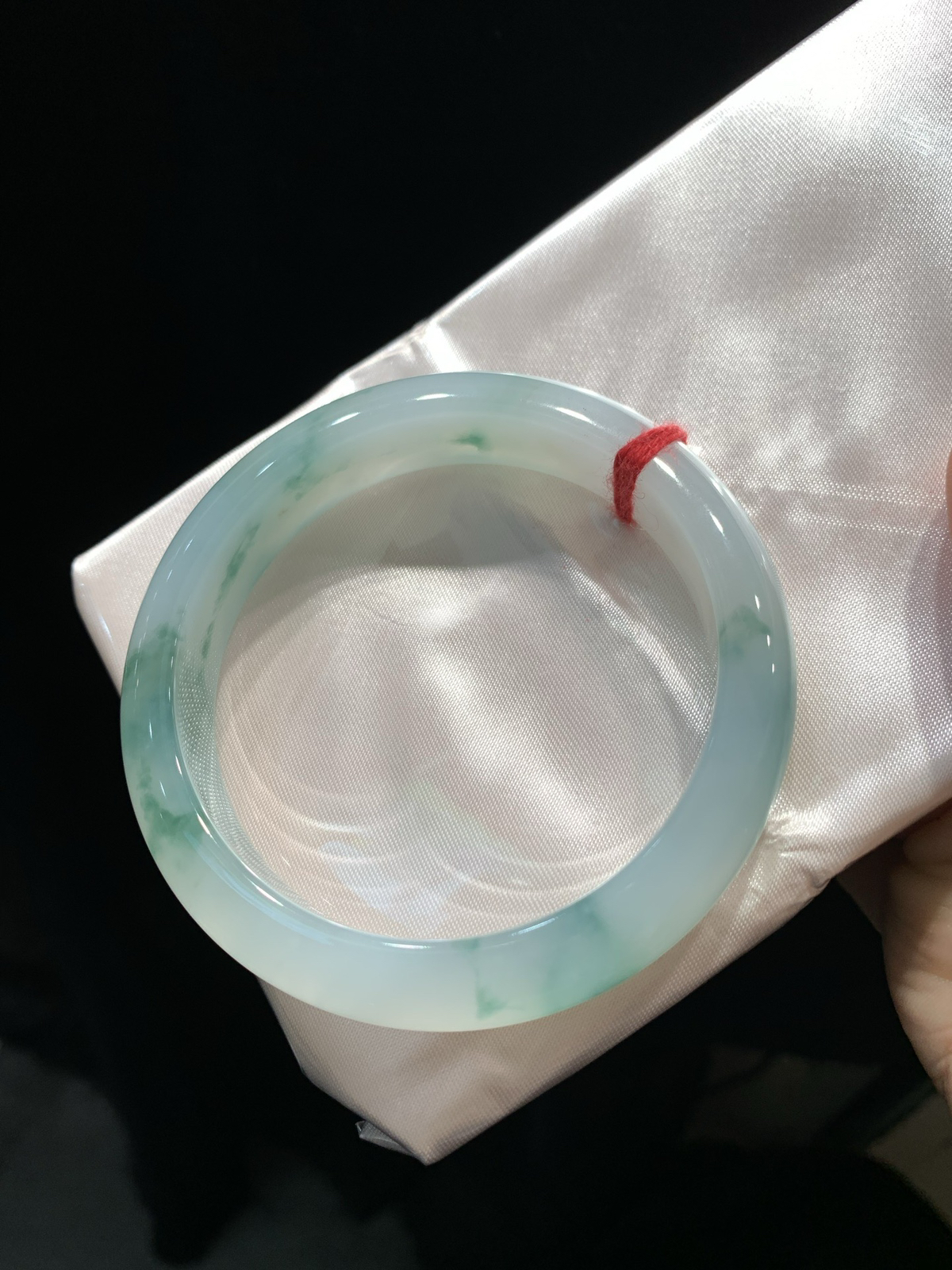 尺寸55.9/12.4/8.2，冰飘花手镯
水润细腻 清新甜美