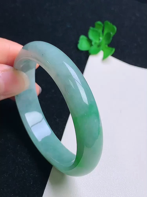 老种飘绿贵妃手镯，尺寸：53.1/47.9/11.9/7.0mm，№;y19lin2 17