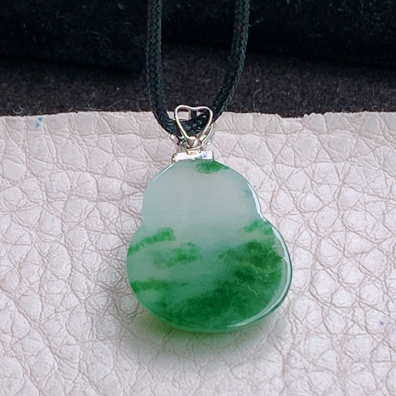 zz3实拍连金27.8*17*5天然缅甸翡翠飘绿花葫芦吊坠镶金扣精美福禄锁骨坠