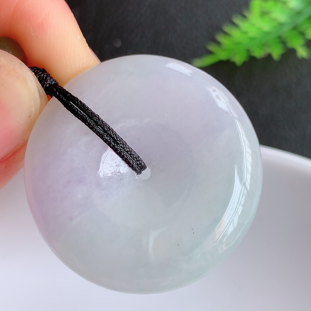 冰润紫罗兰平安扣吊坠，厚装饱满，冰润剔透，细腻水足，种质润泽，飘花灵动，佩戴优雅大气，W357.18