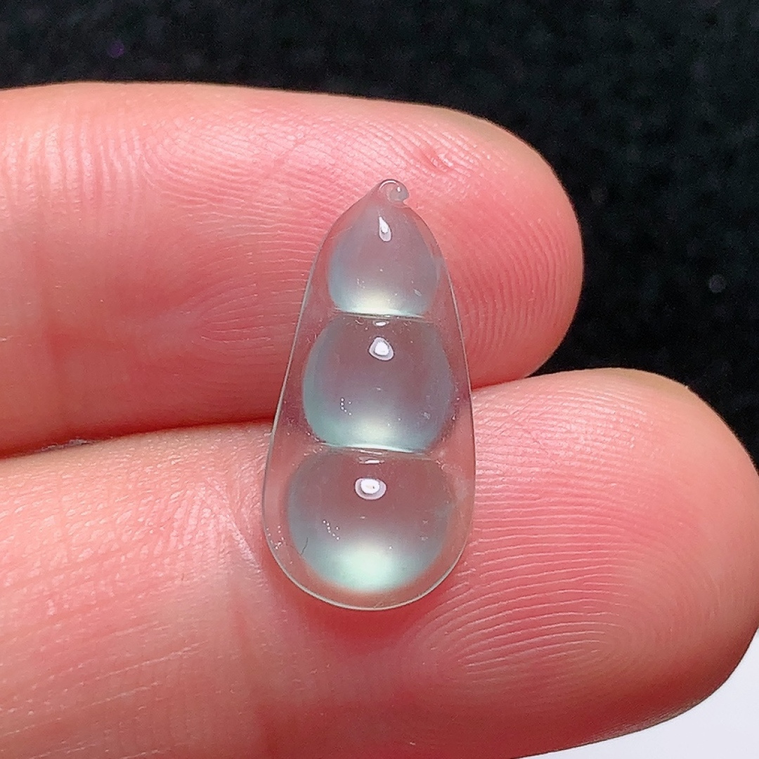 ️冰种小福豆，种老水头好，又冰又润，饱满无裂，尺寸：17.5/8.5/3.2mm，ss