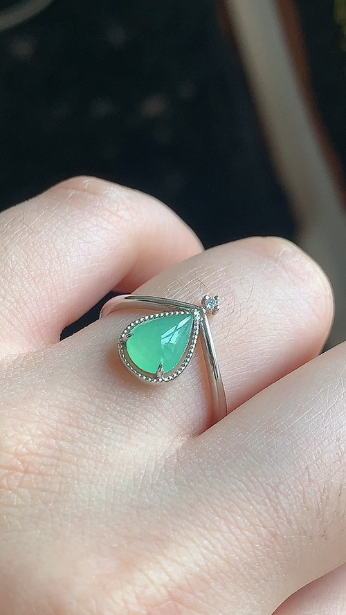 ️天然翡翠，冰绿水滴，18k金，尺寸8.8-5.7-3.6 yl418