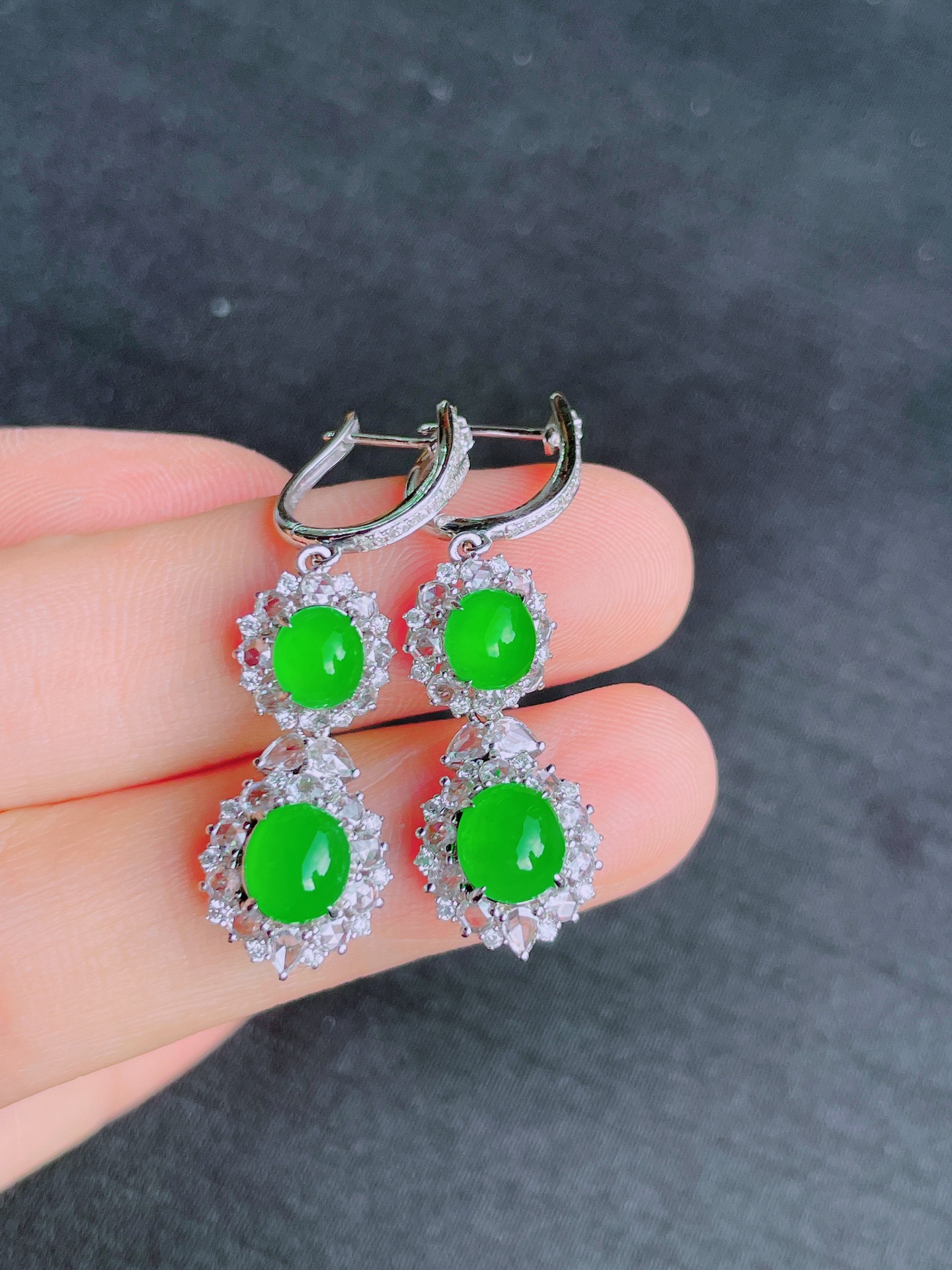 ️高冰绿蛋面耳坠 晶莹剔透，新颖时尚，无裂，6.5-6-4