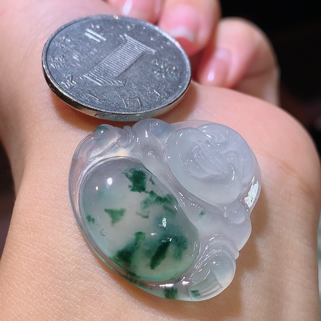 ️️高冰飘花佛公挂件。种老底子细腻，品相喜悦，佩带简单大方货号77416，29.6-31.2-6.2