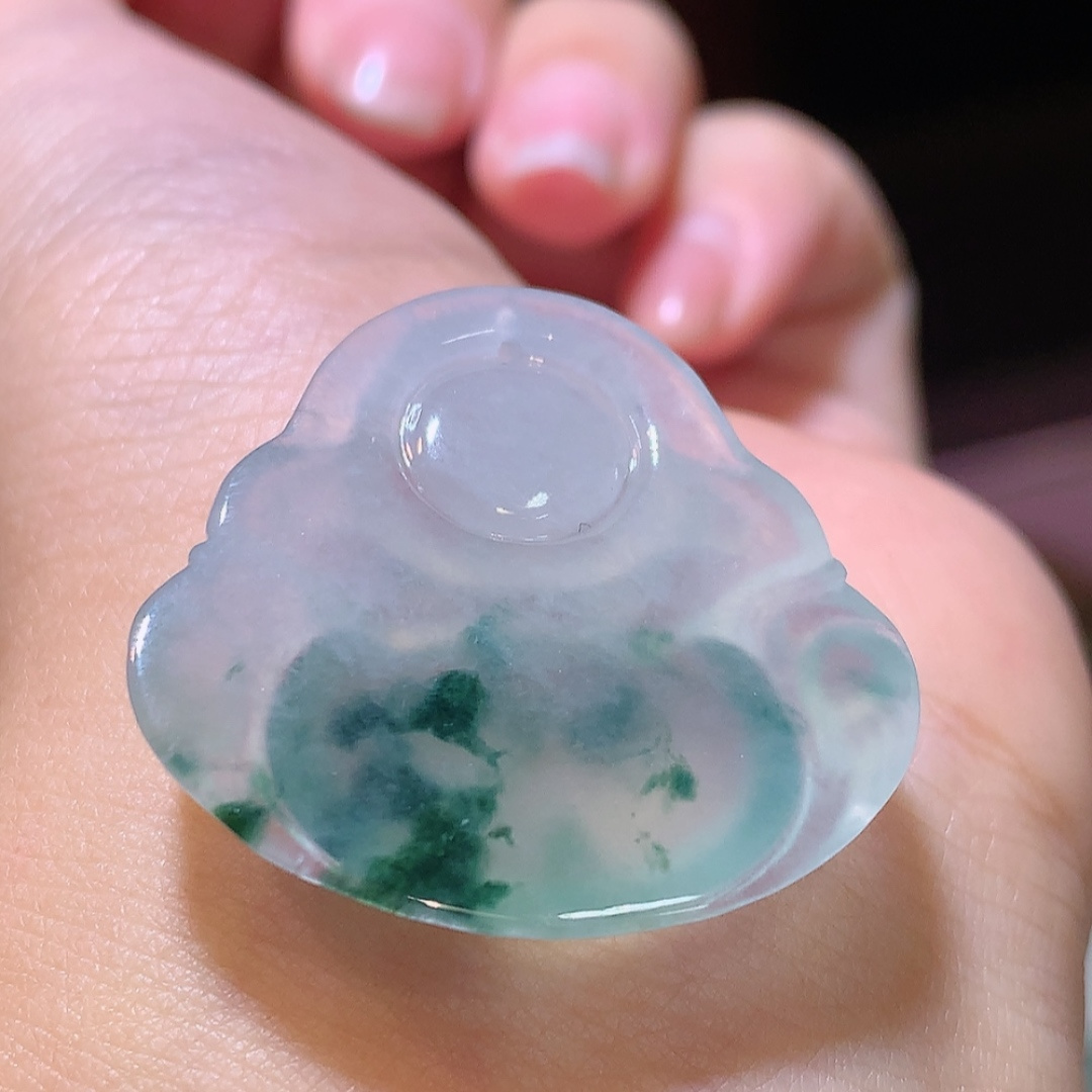 ️️高冰飘花佛公挂件。种老底子细腻，品相喜悦，佩带简单大方货号77416，29.6-31.2-6.2