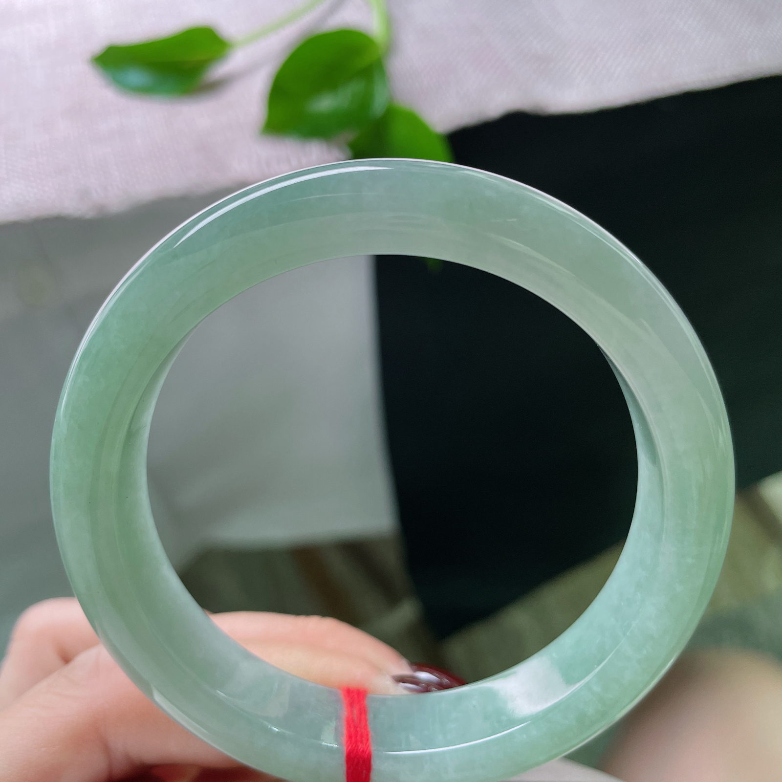 57.6/12.2/8.6，绿底正圈，柔润细腻，种老干净，灵动雅致..