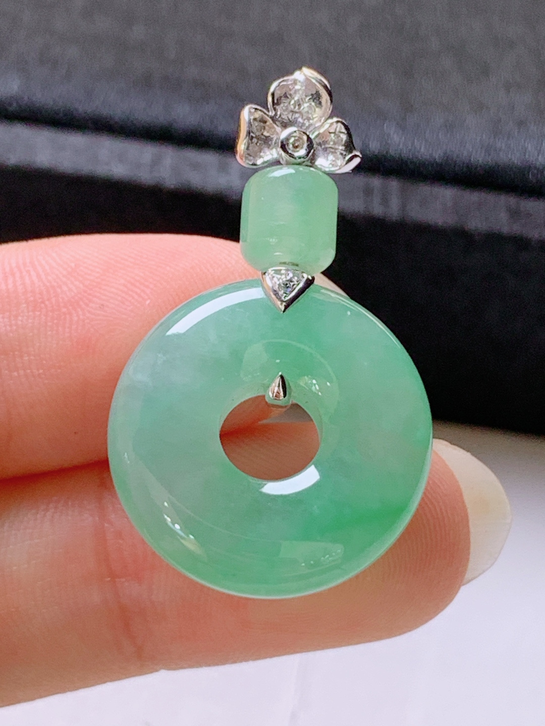 ️ 冰阳绿甜甜圈吊坠，无裂色甜饱满，裸石19.2-6.332.5