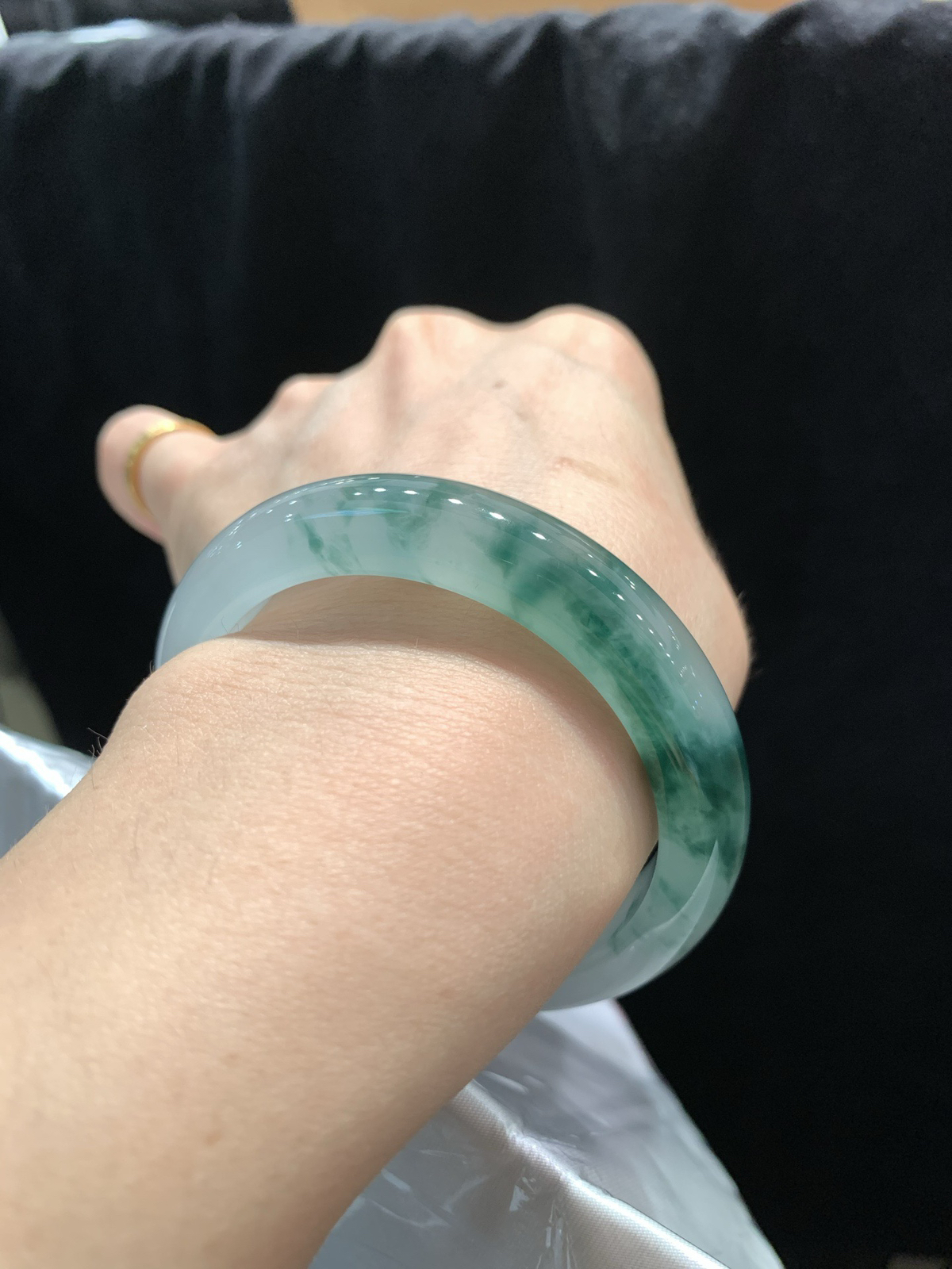 尺寸53.6/12.1/8.4，冰飘花手镯
水润细腻 清新甜美 冰透