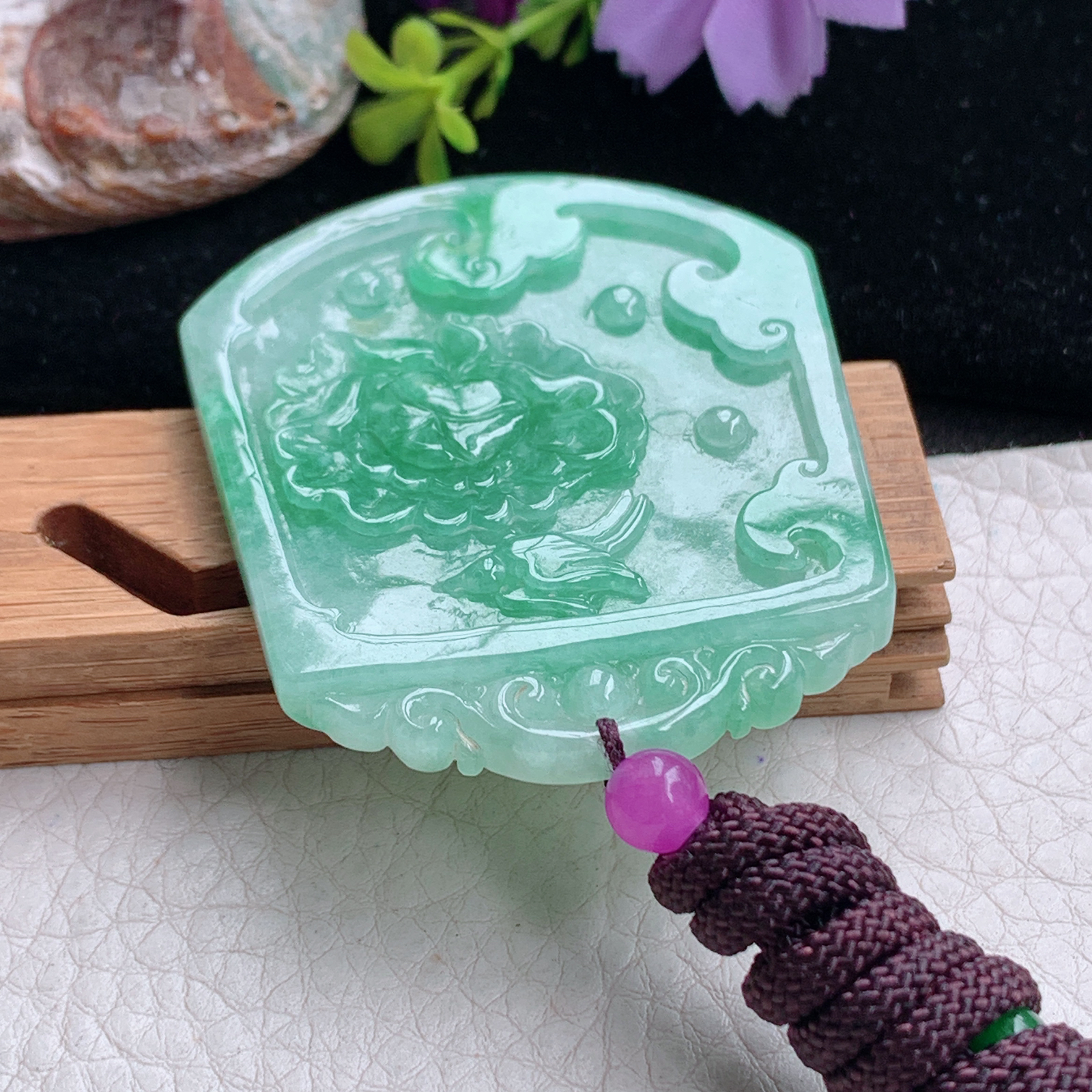 zz3实拍55*45.6*6天然缅甸翡翠双面精雕花开富贵吊坠浅绿国色天香毛衣坠