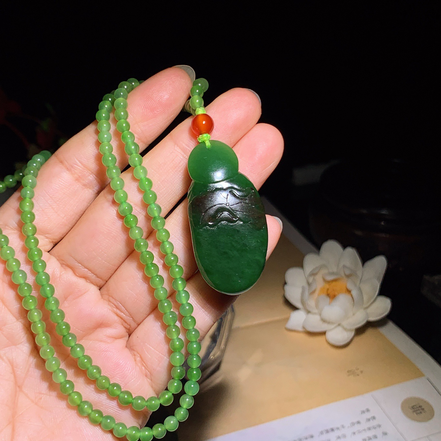 和田玉红皮料菠菜绿俄罗斯碧玉佛引福来挂件 尺寸44/21/13重31.5克，玉质细腻油润 底色纯净 脂粉好，品质好！lt260418