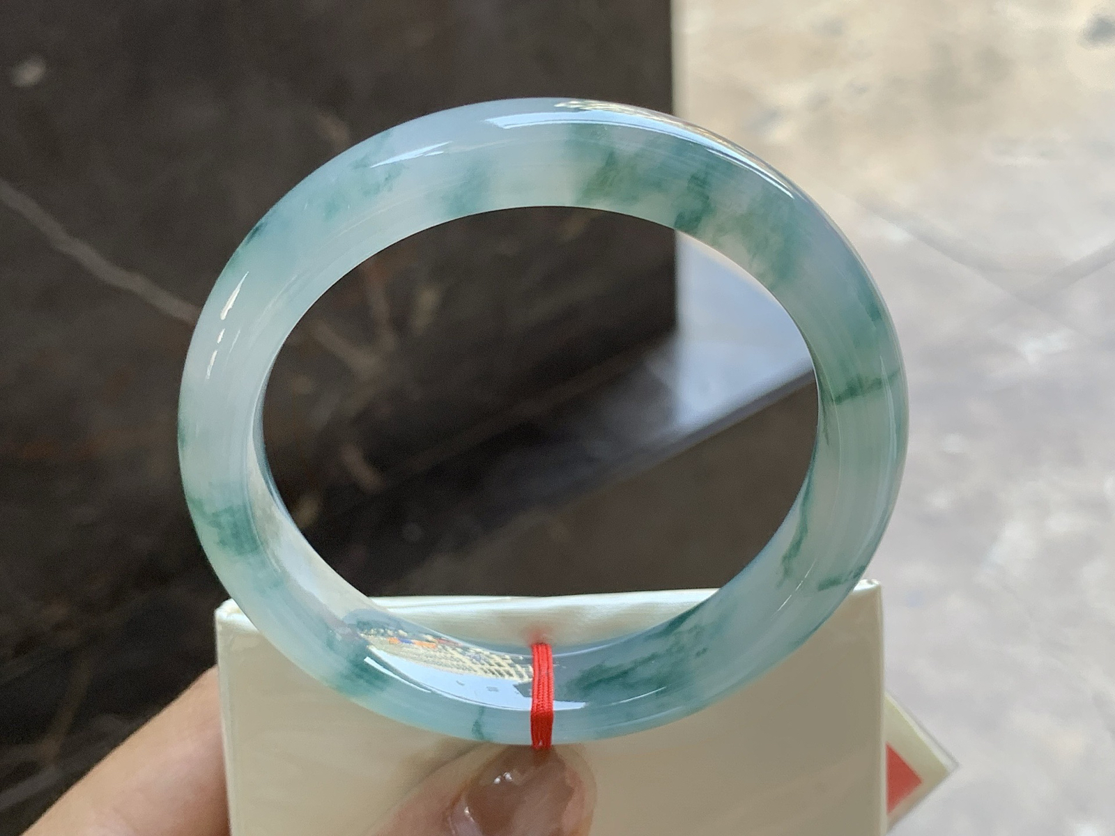 55.5-11.8-8.2

飘花手镯^_^满花细腻，实物更好看