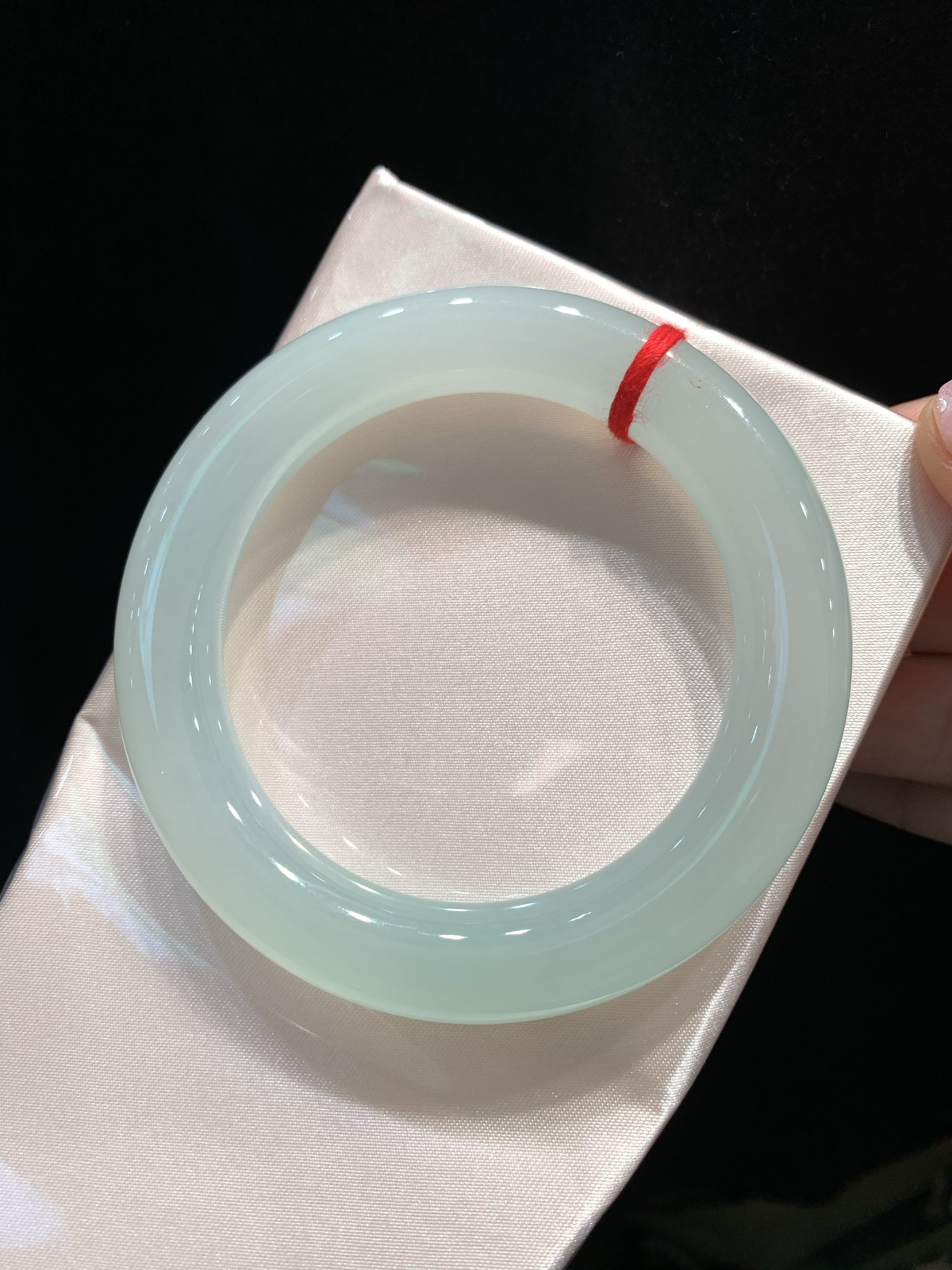 尺寸56.1/11.7，冰种圆条手镯
种好水足 清新甜美
TG-1308-4000