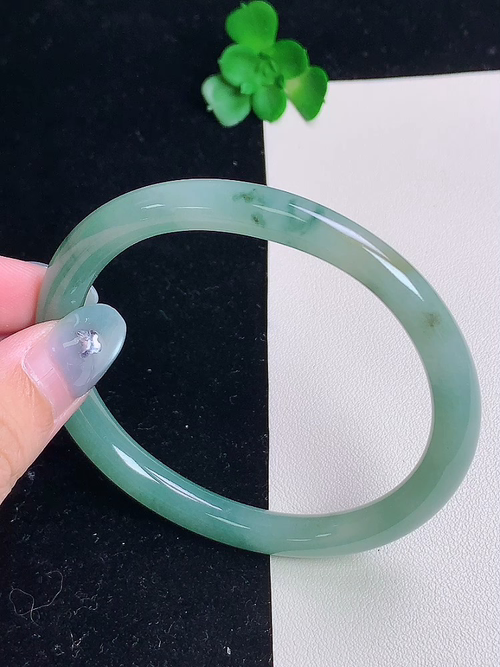 飘花贵妃手镯，无裂，尺寸54.3/48.9/6.8/6.7，№:y18lin2