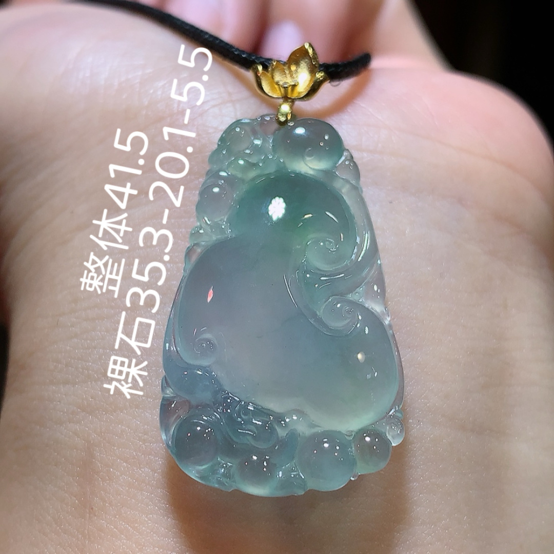 高冰飘花如意吊坠，冰润起胶感，料子细腻饱满，佩戴清新自然，35.3-20.1-5.5