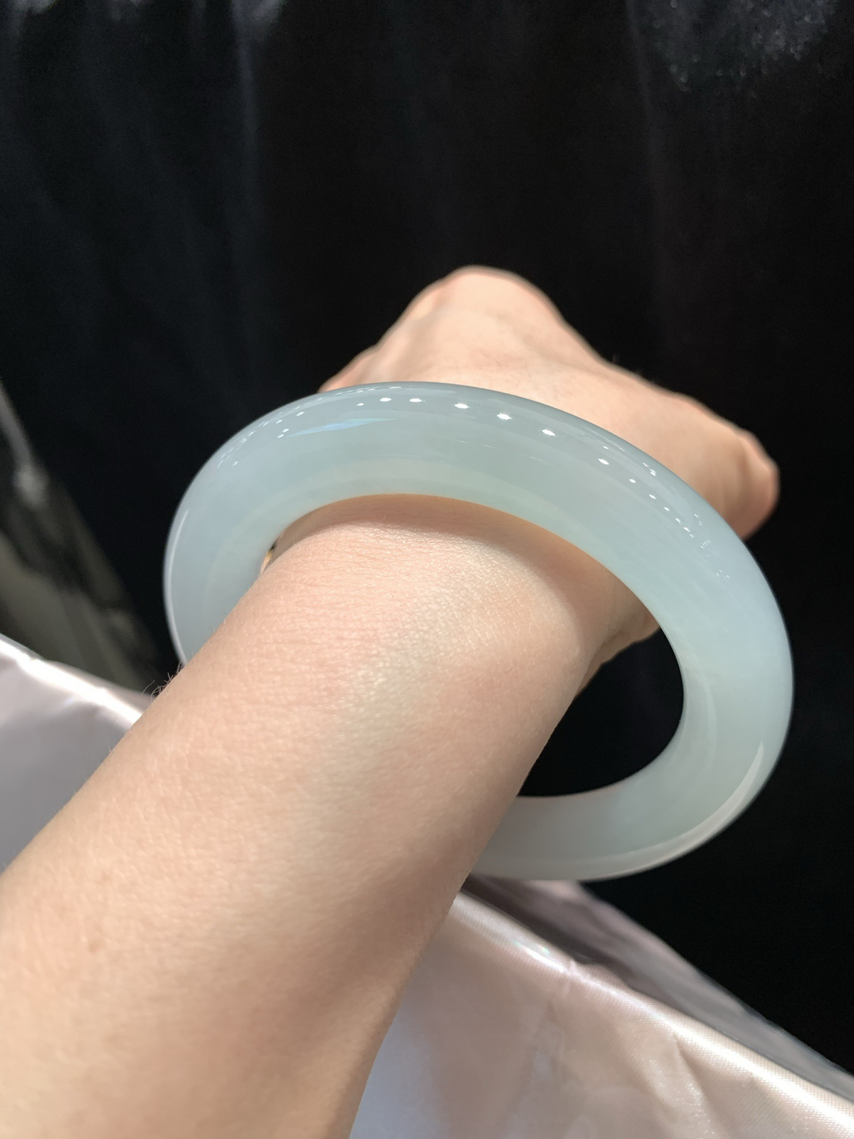 尺寸56.1/11.7，冰种圆条手镯
种好水足 清新甜美
TG-1308-4000