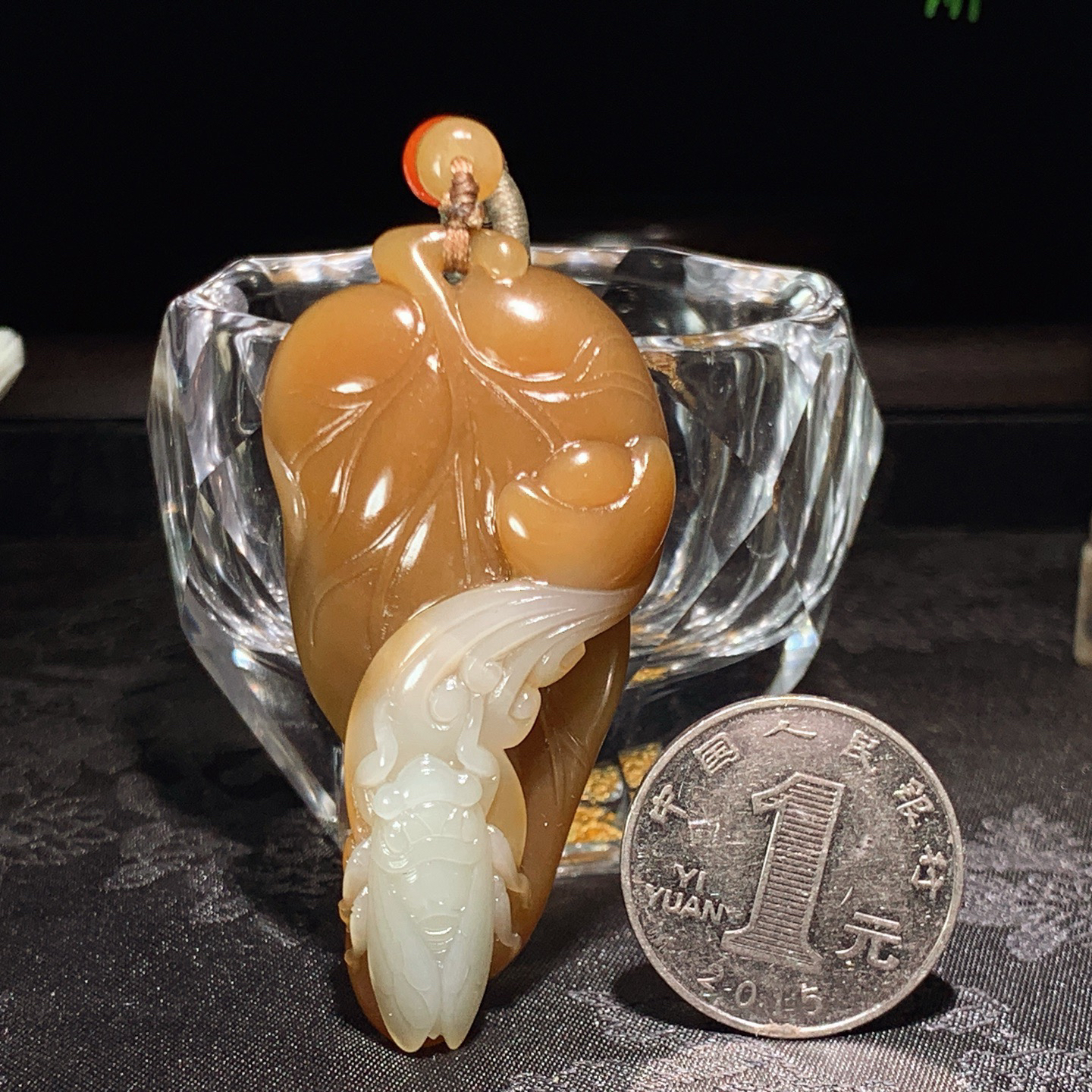 新疆和田玉且末糖一鸣惊人挂件 尺寸60/30/12重28.7克！玉质细腻油润 底色纯净 脂粉好，品质好。lt260318