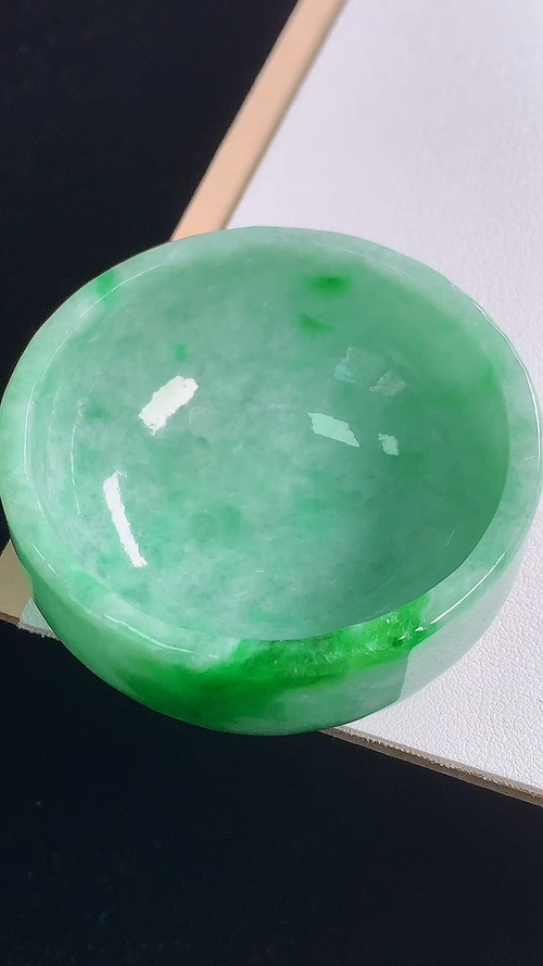 ️冰绿玉杯，无裂，尺寸:58.0-22.9/内径50.7-22.9-4.1mm