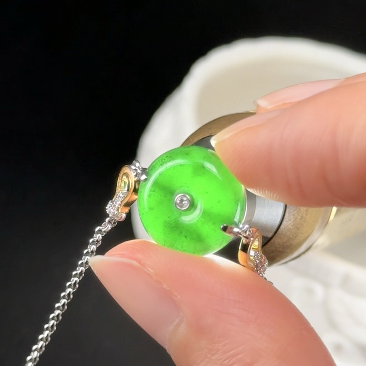 精品18k墨翠平安扣手链 种好色正 黑度极好 打灯通透 油性十足 尺寸13.4