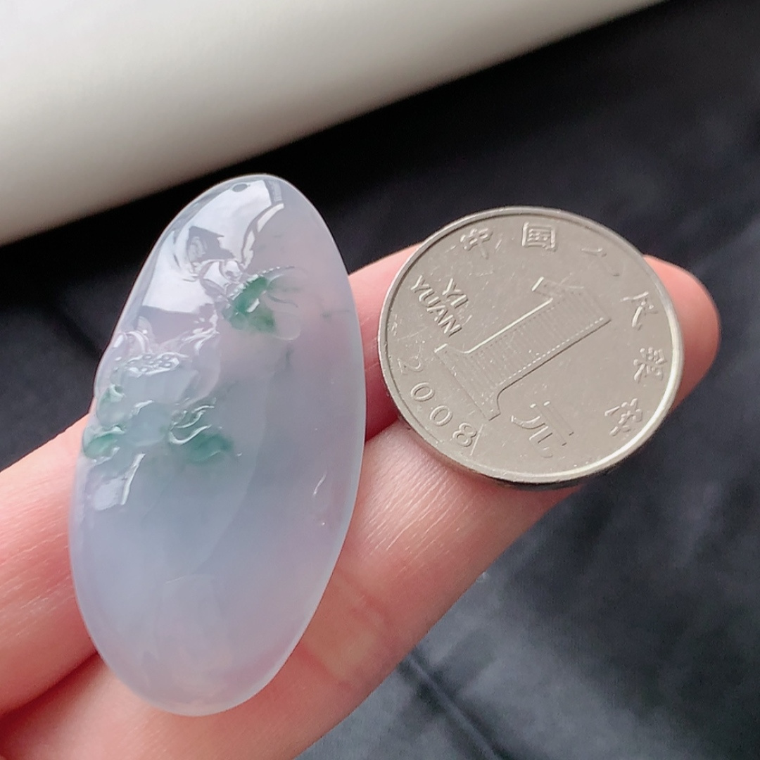 冰飘花挂件。翠色清新，冰润细腻水润，佩戴优雅气质，货号12417，45.3-22.1-7.7