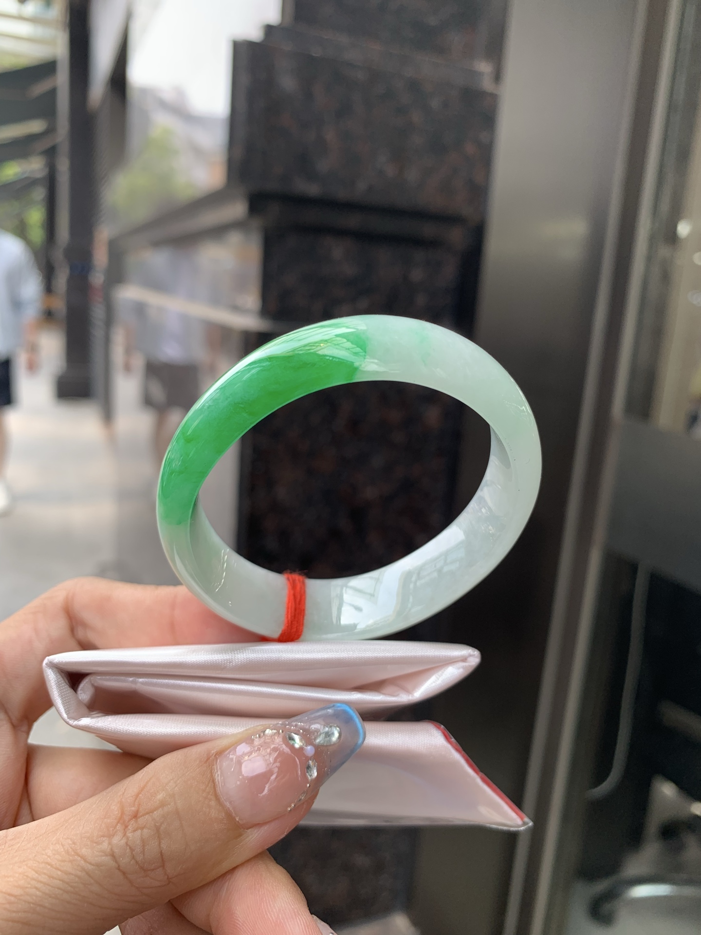 辣绿白底青宽版贵妃，53.2-46.8-6.6-14.6，0419-N464，打灯断纹，底妆水润，腕