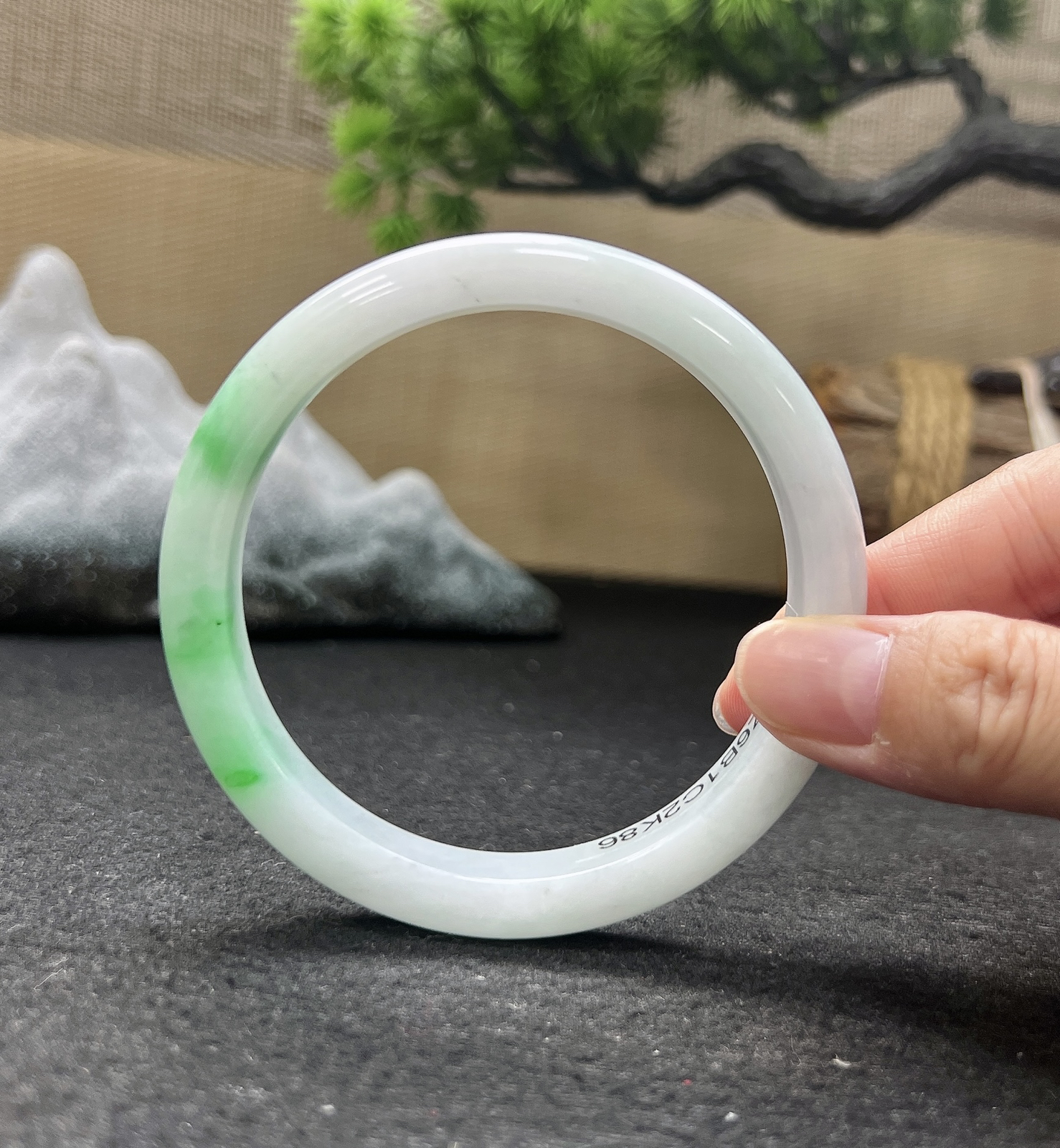 62圈口正圈飘绿手镯