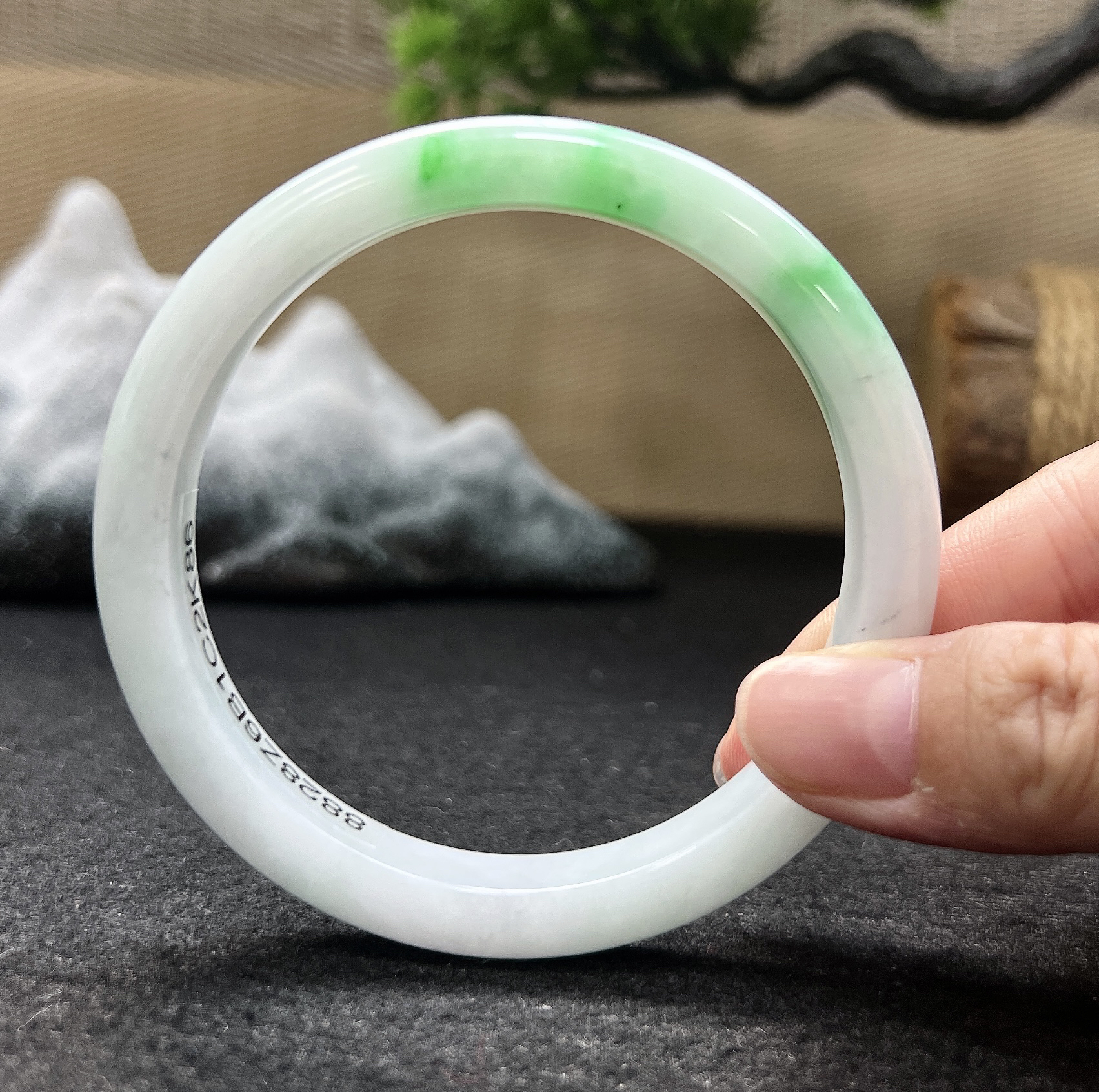 62圈口正圈飘绿手镯