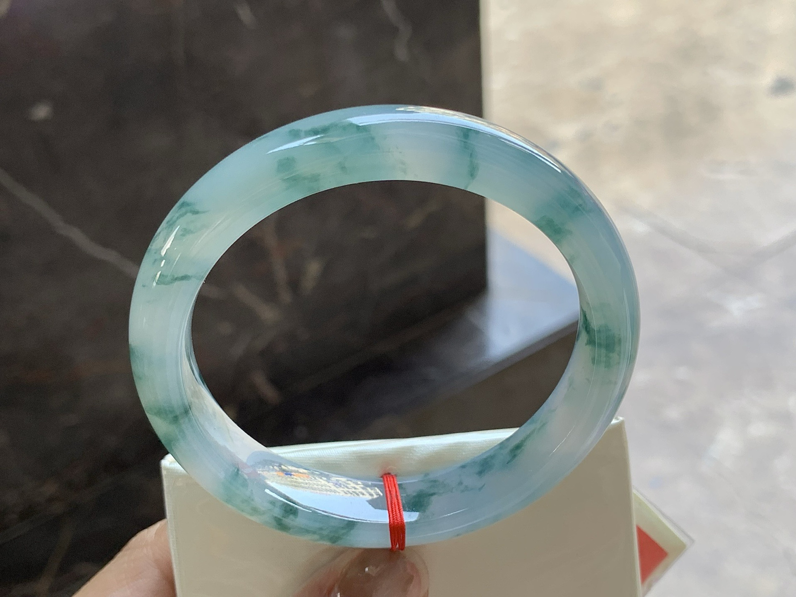 55.5-11.8-8.2

飘花手镯^_^满花细腻，实物更好看