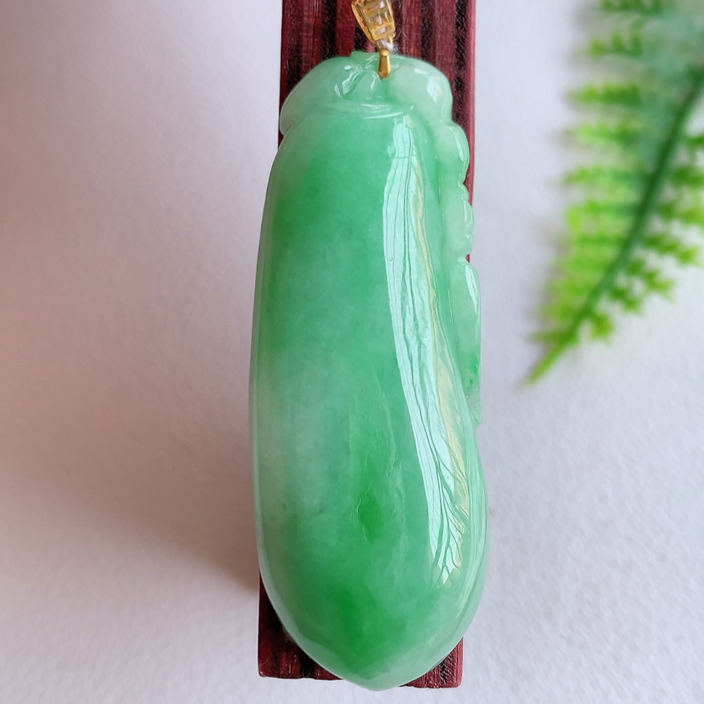 18k金扣冰润满绿福瓜翡翠吊坠，呱呱来财，福气满满的美好寓意，清新自然  沁人心脾，造型独特，清秀高