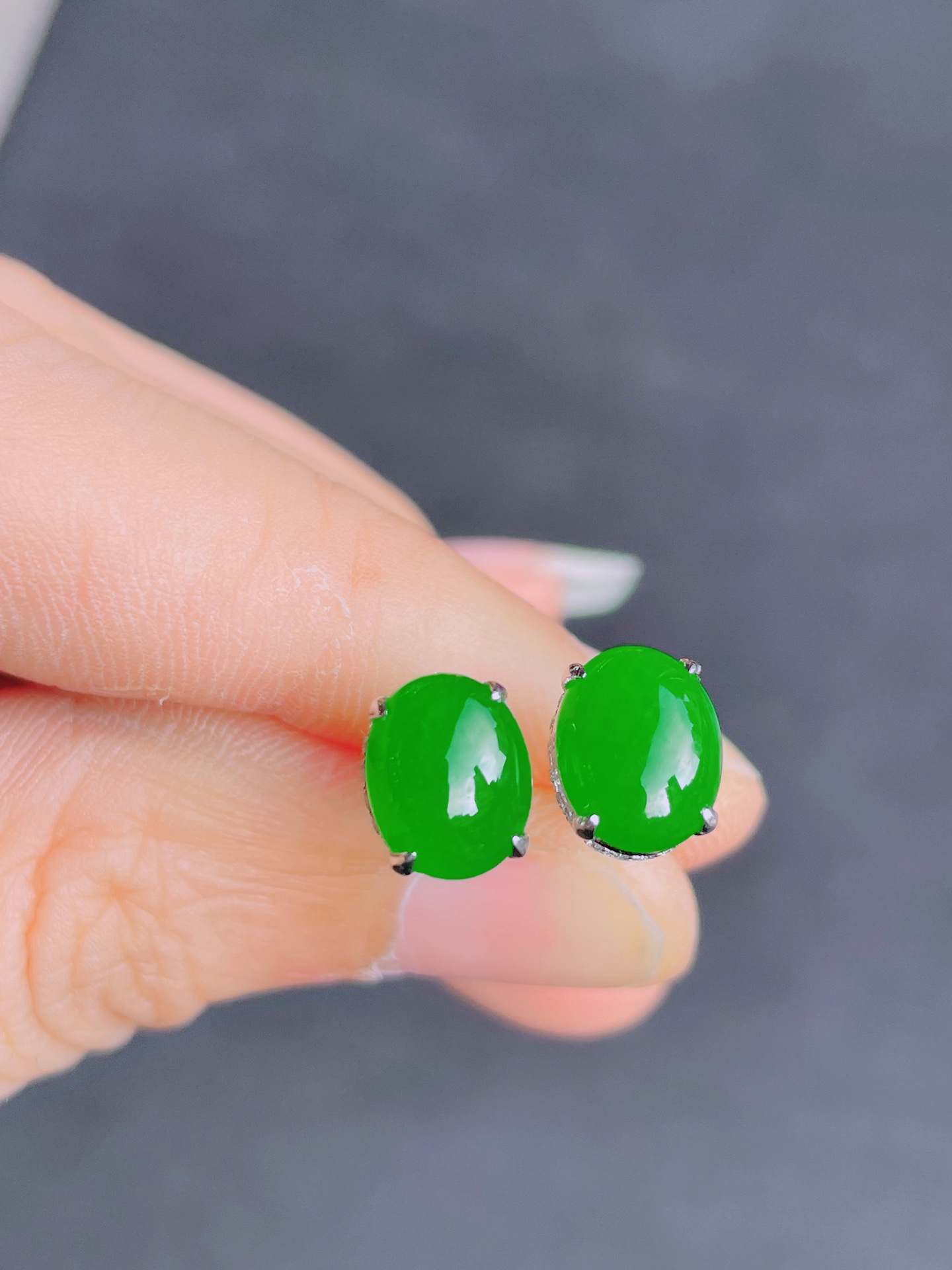 ️超值，高冰绿蛋面耳钉 晶莹剔透，新颖时尚，无裂，9-7-4