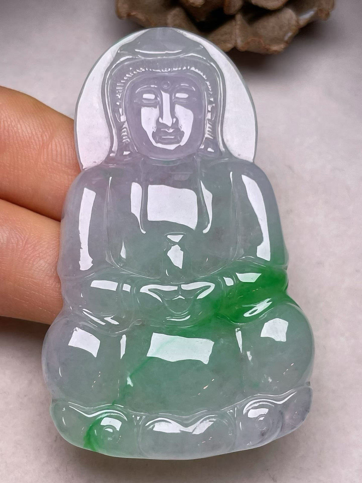 冰糯种飘绿【观音菩萨】吊坠，种水好，玉质细腻 ，卖相好.