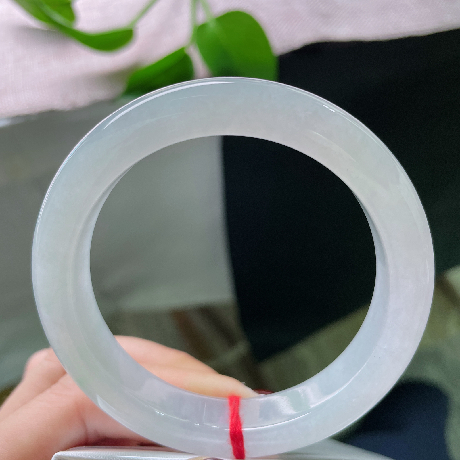 56.3/11.6/8.8，冰晴底正圈，腕上一轮冰月，映得出红尘，却不染尘..