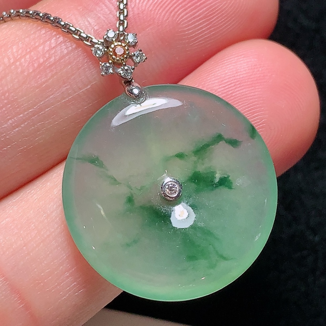 ️18k金镶嵌冰种飘花平安扣吊坠，种老水头好，又冰又润，饱满无裂：29.3mm裸石：22.4/4mm，ss50182a