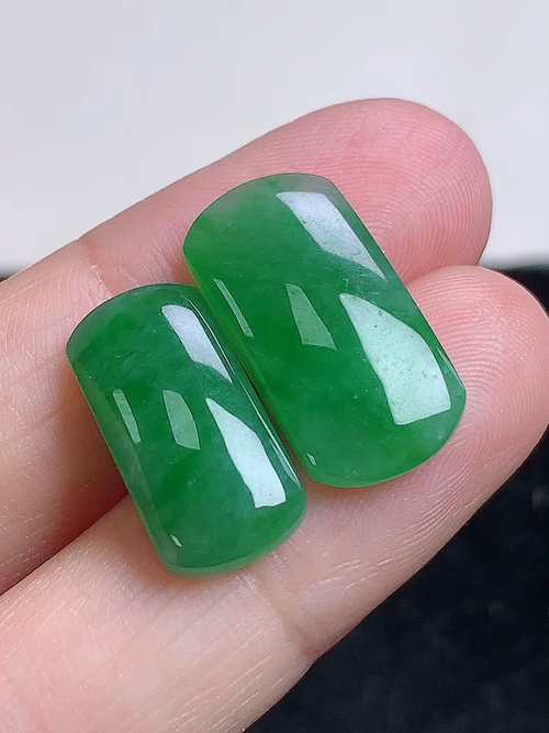飘绿马鞍戒面，无裂，尺寸19.9/9.9/4.5，17.5/8.7/4.8，№:y18002