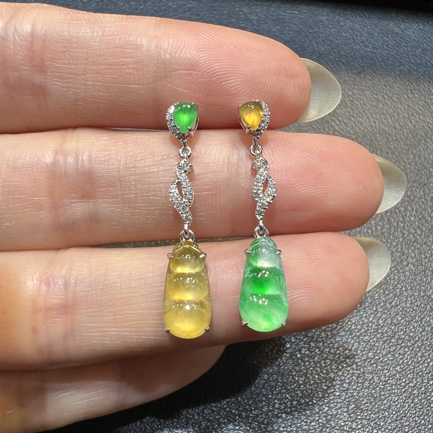 ️18k金钻石镶嵌冰种起光阳绿黄翡四季豆耳坠双色福豆耳钉天然缅甸翡翠A货，11-5.6-28.5-