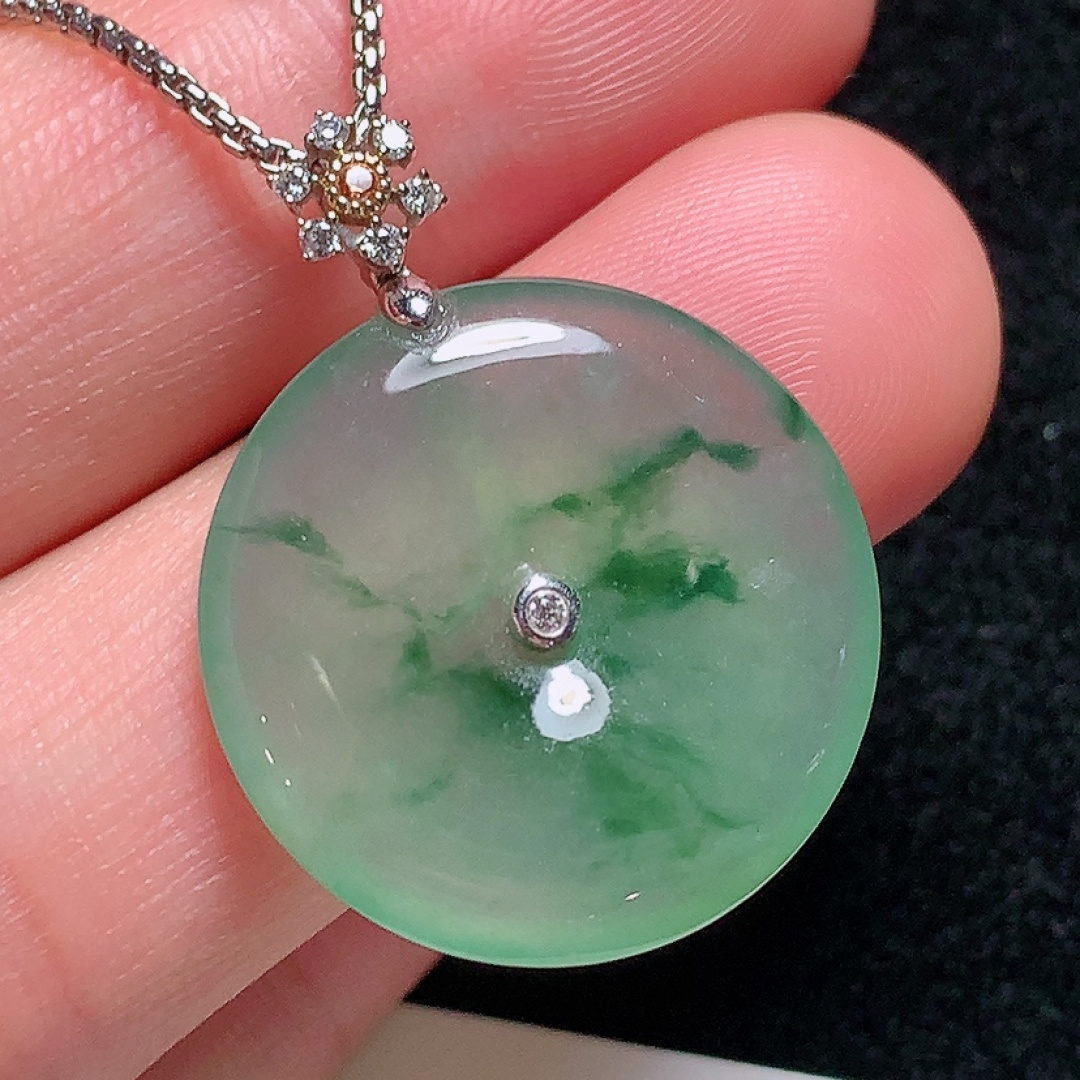 ️18k金镶嵌冰种飘花平安扣吊坠，种老水头好，又冰又润，饱满无裂：29.3mm裸石：22.4/4mm，ss50182a