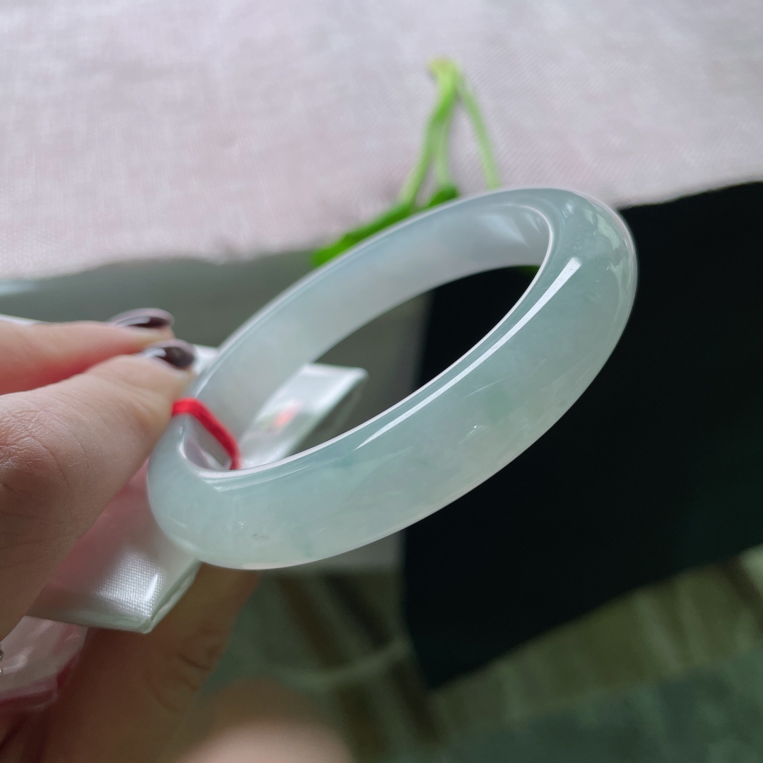 56/11.3/8.4飘花正圈，冰润细腻，飘逸，灵动，温柔大方，无裂，ss51220a