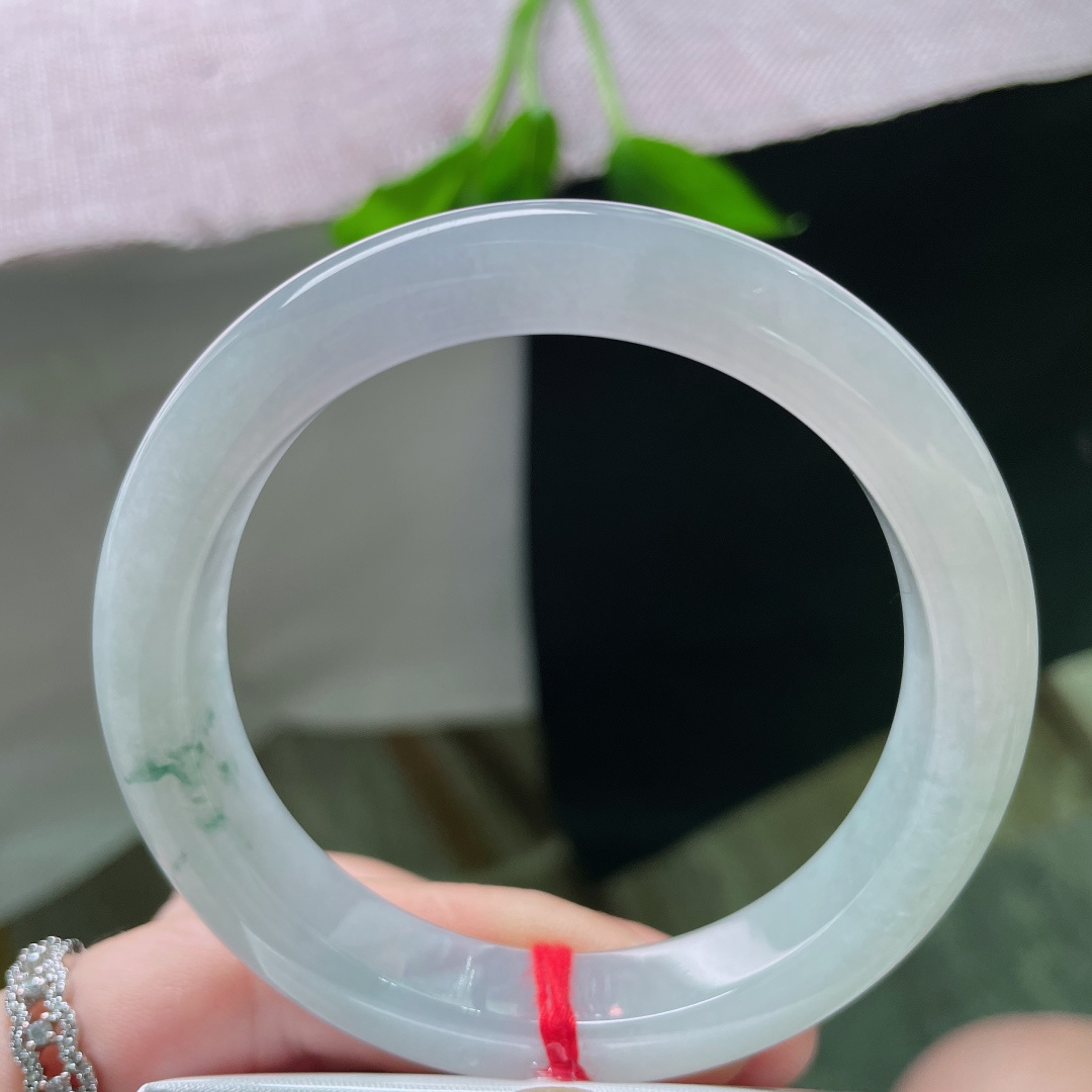 56/11.3/8.4飘花正圈，冰润细腻，飘逸，灵动，温柔大方，无裂，ss51220a