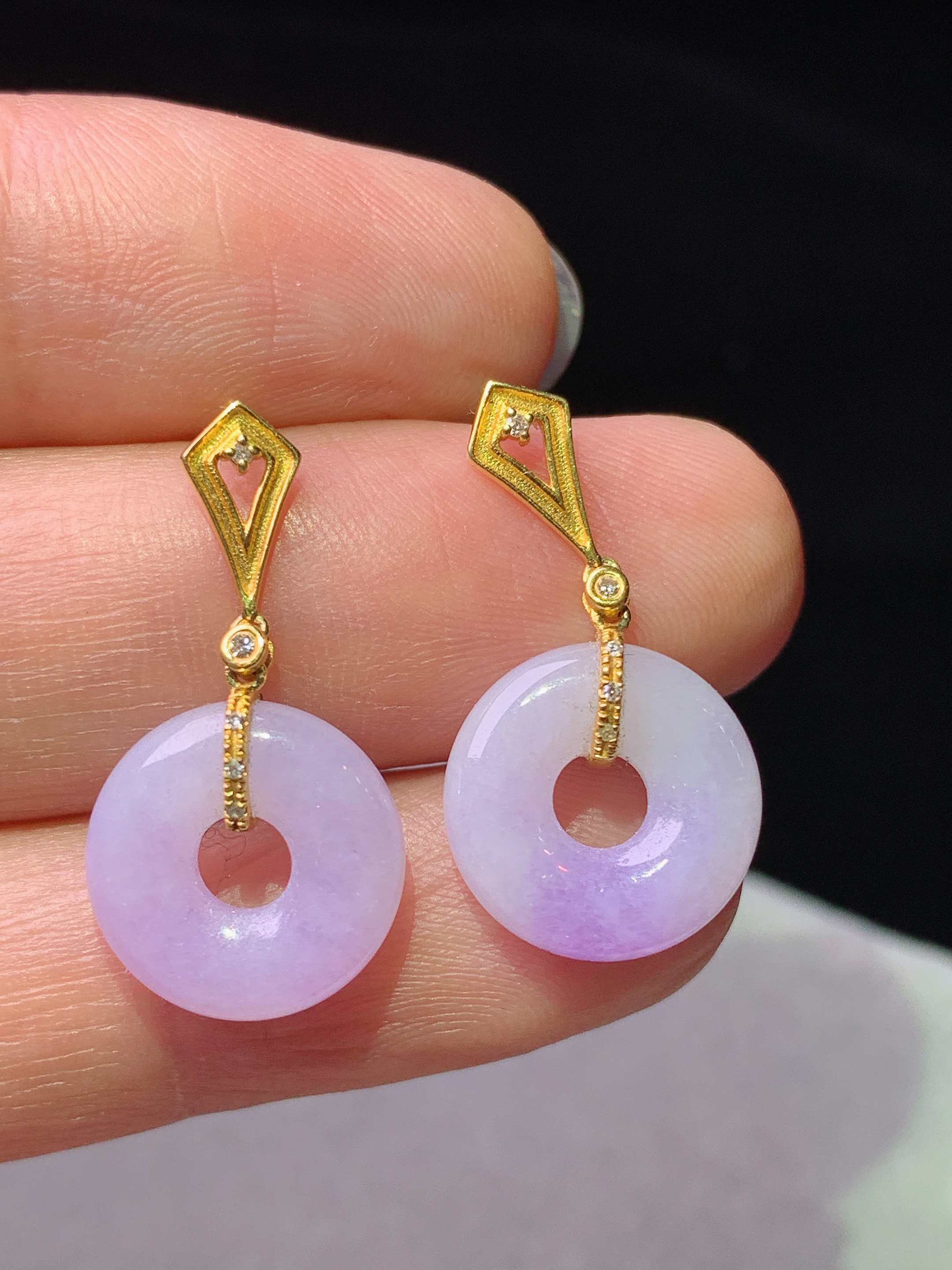 18k金钻镶嵌紫罗兰平安环耳坠 玉质细腻 色泽艳丽清新 水润亮眼 整体尺寸23.3*12.2*3.3