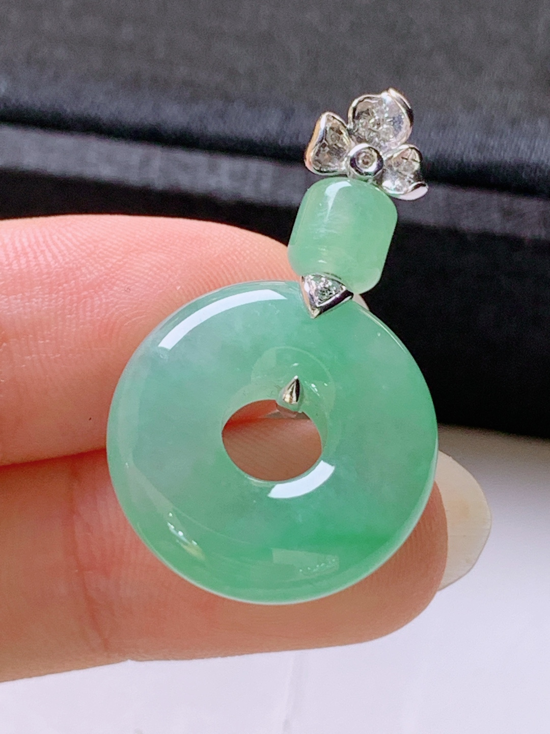 ️ 冰阳绿甜甜圈吊坠，无裂色甜饱满，裸石19.2-6.332.5