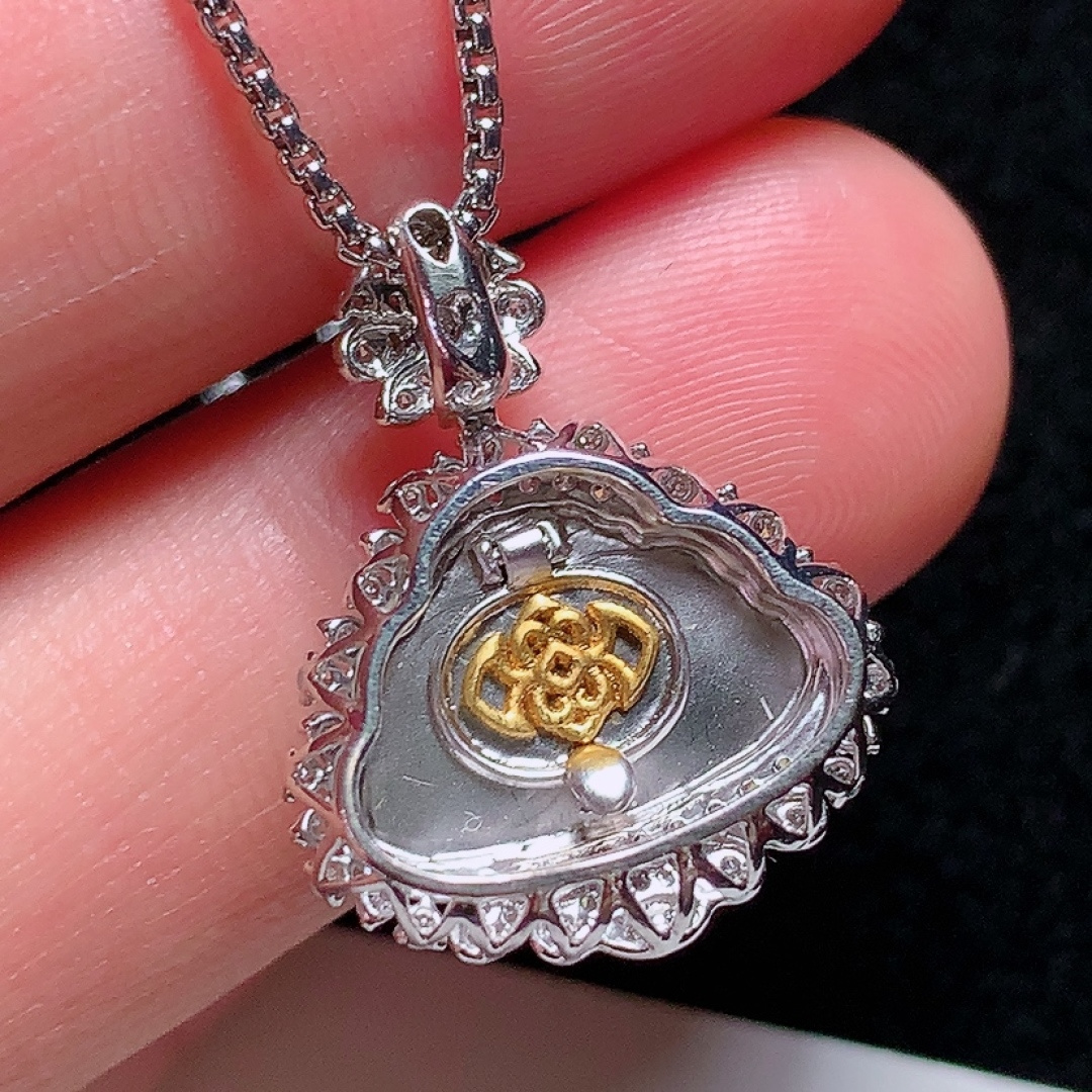 ️18k金镶嵌冰种阳绿佛公，种老水头好，又冰又润，饱满无裂：21.6/17.2/7.5mm裸石：9.6/14.5/2.1mm，ss