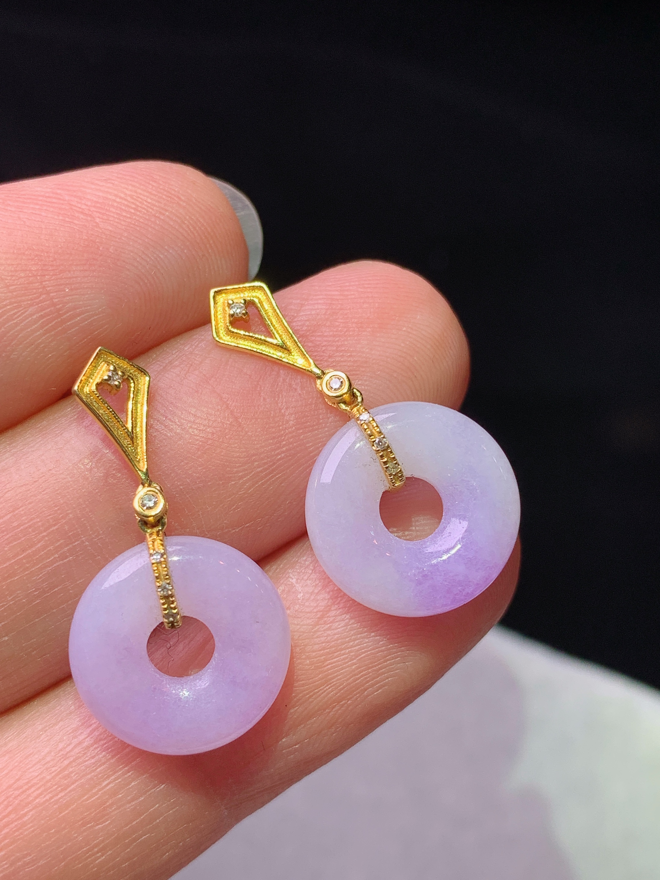 18k金钻镶嵌紫罗兰平安环耳坠 玉质细腻 色泽艳丽清新 水润亮眼 整体尺寸23.3*12.2*3.3L4