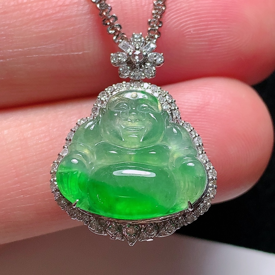 ️18k金镶嵌冰种阳绿佛公，种老水头好，又冰又润，饱满无裂：23.8/18/9.2mm裸石：13.7/15.9/2.6mm，ss50182a