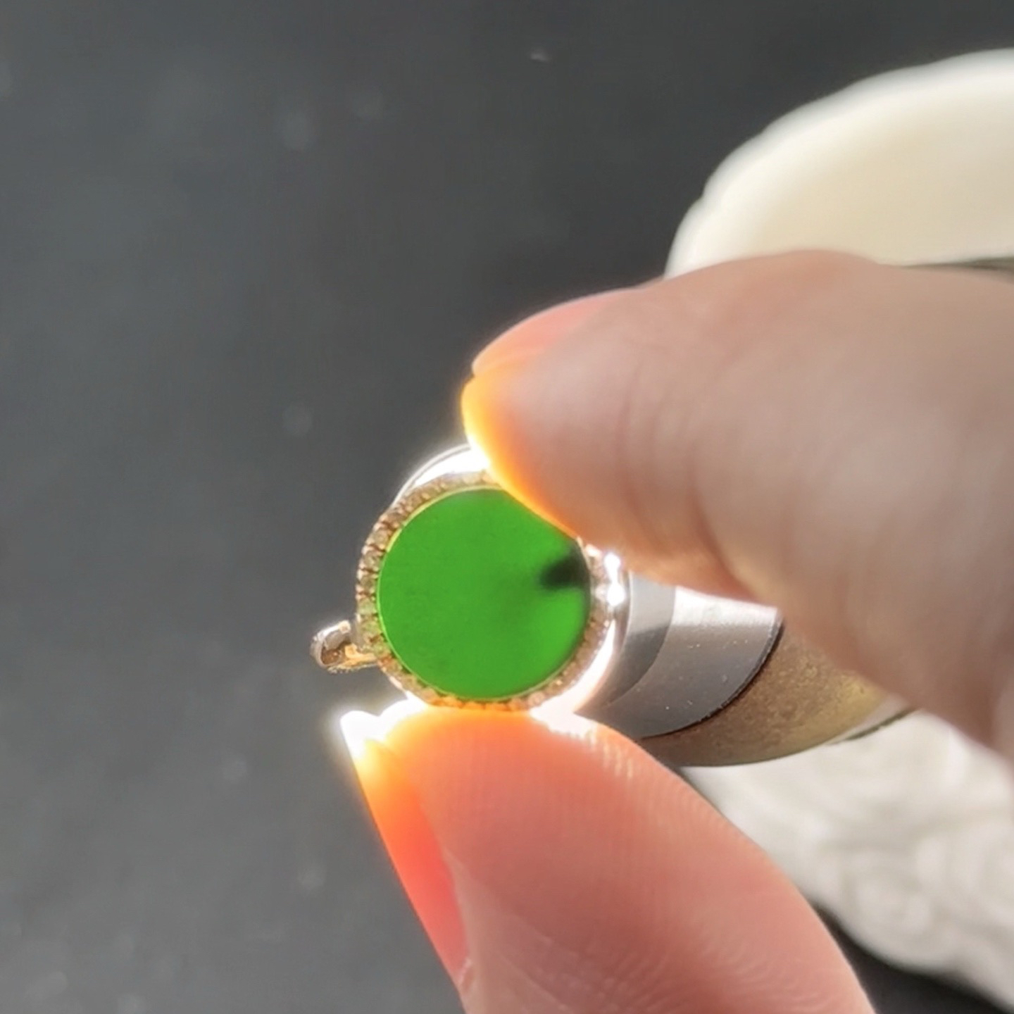 精品18k墨翠圆牌耳包 种好色正 黑度极好 打灯通透 油性十足 尺寸10.7