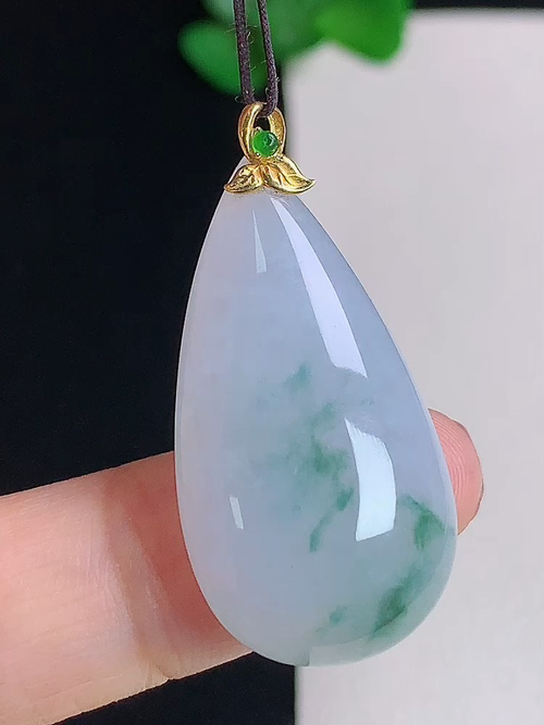 650，18k金镶飘花水滴，无裂，尺寸30.6/16.3/6.9，№:y1956