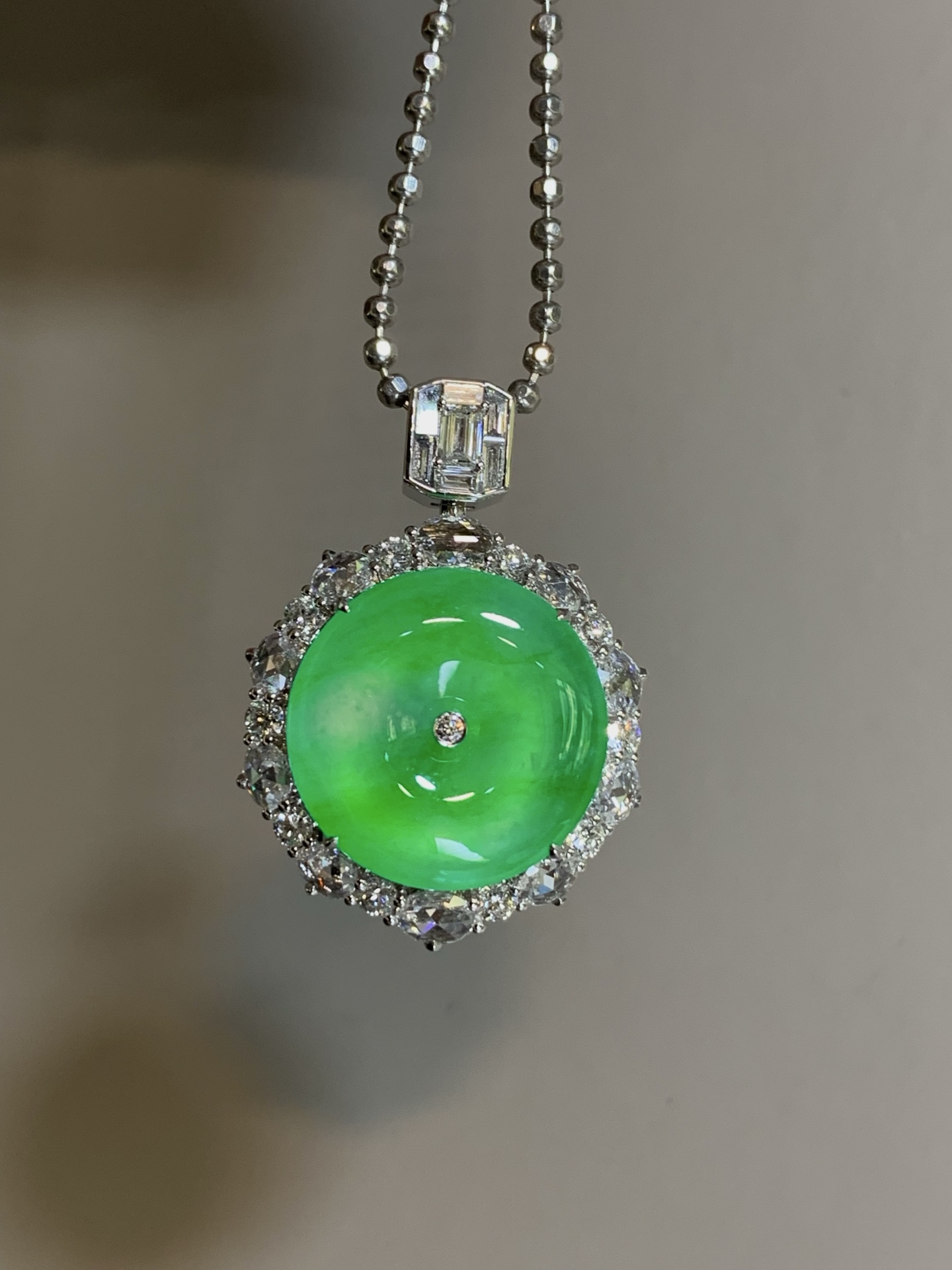 ️【18k金镶嵌平安扣吊坠】种老细腻，色阳浓郁起胶，成品：32.4*22.9*10.6，裸石：17