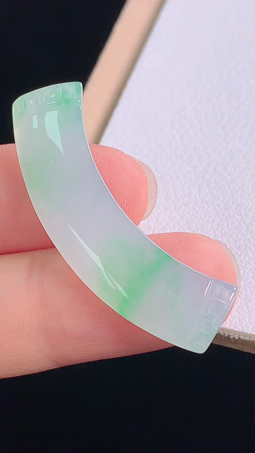 冰飘绿弯条，无裂，尺寸:37.4-8.8-3.9mm