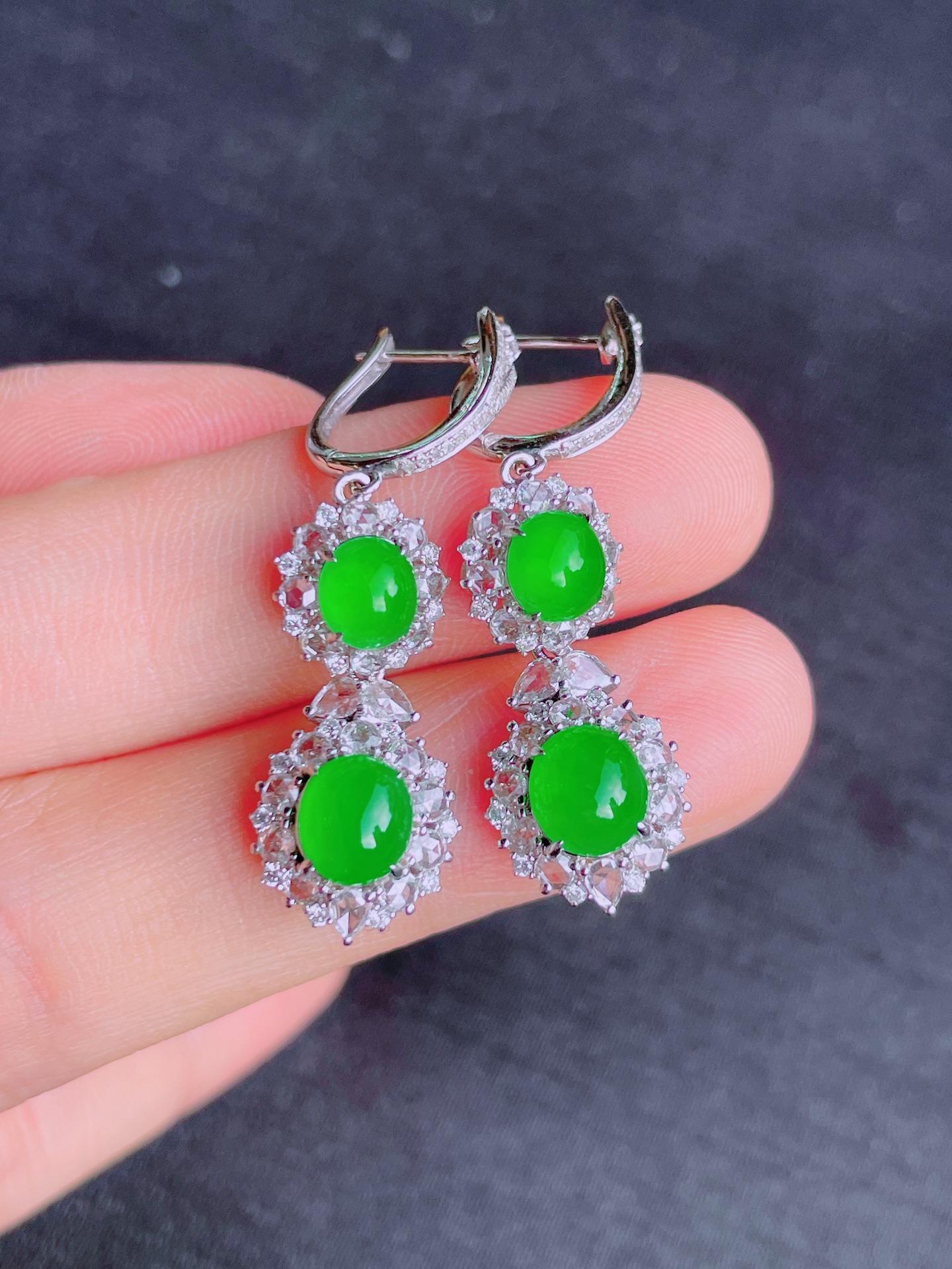 ️高冰绿蛋面耳坠 晶莹剔透，新颖时尚，无裂，6.5-6-4