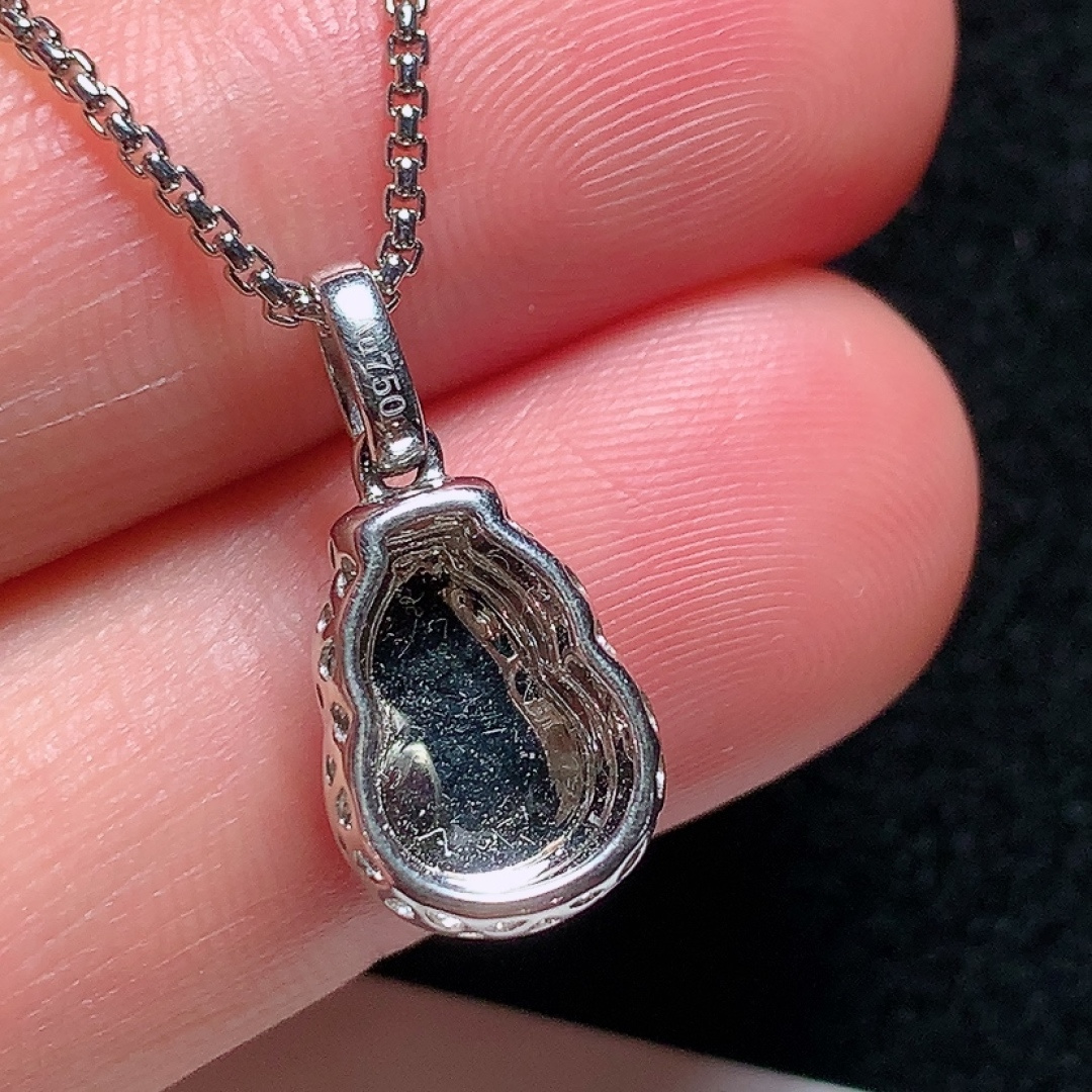 ️18k金镶嵌冰种阳绿小葫芦吊坠，种老水头好，又冰又润，饱满无裂：18.6/9.1/6mm裸石：9.5/6.2/2mm