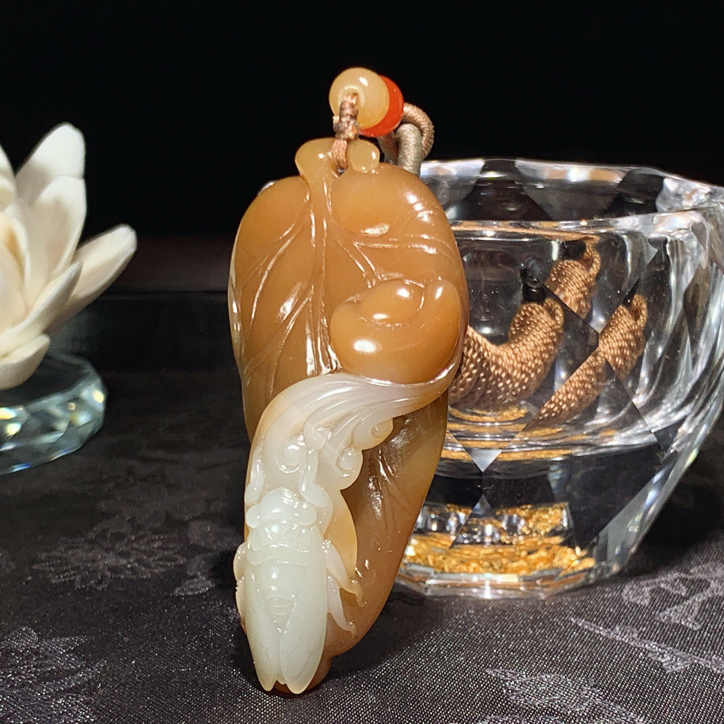 新疆和田玉且末糖一鸣惊人挂件 尺寸60/30/12重28.7克！玉质细腻油润 底色纯净 脂粉好，品质